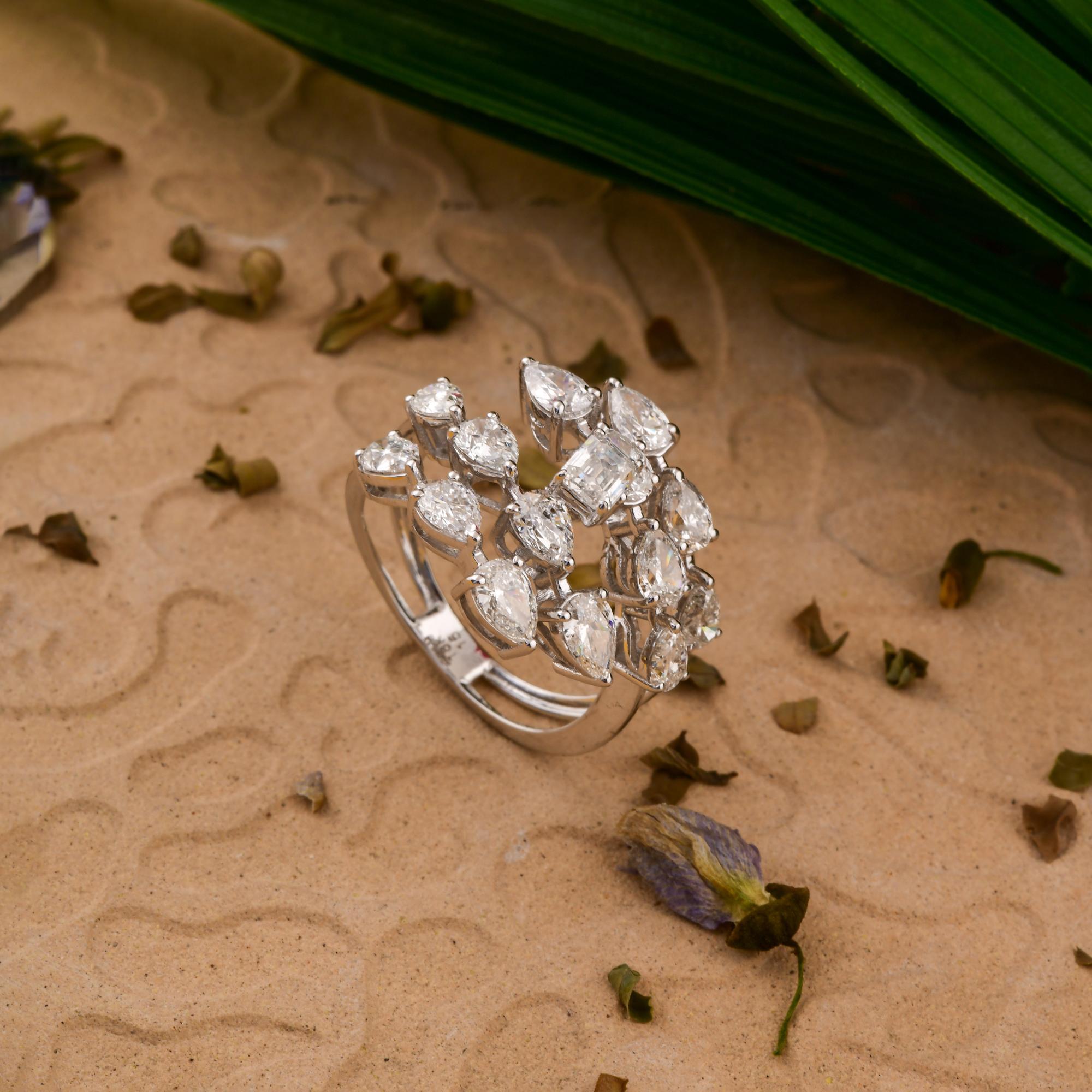 Bague enveloppante en or blanc 18 carats avec diamants taille émeraude taille poire de 2,90 carats certifiés SGL SI/H en vente 2
