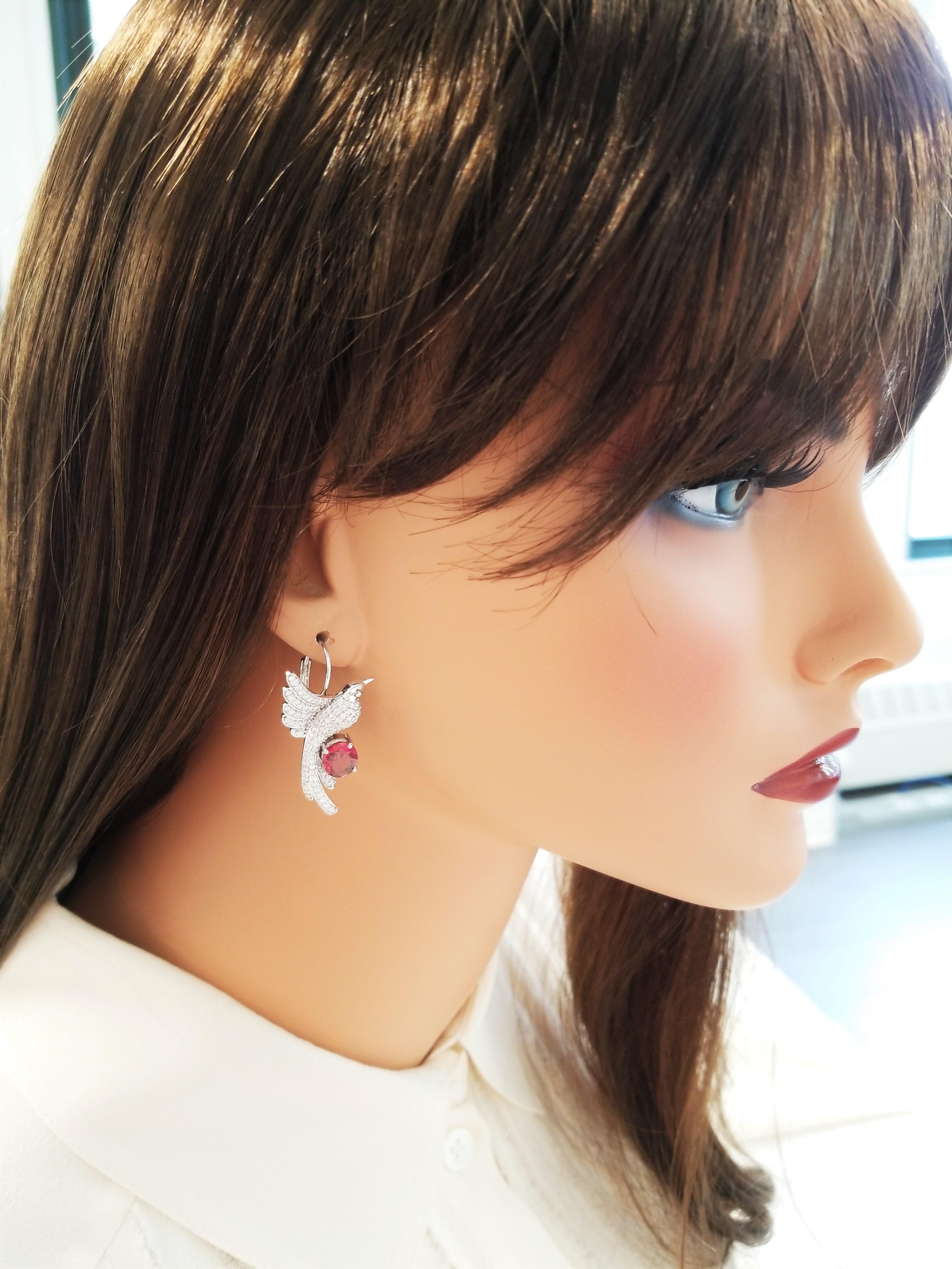 2.90 Carat Total Oval Rubelite and Diamond Hummingbird Earrings in 18 Karat Gold In New Condition In Chicago, IL