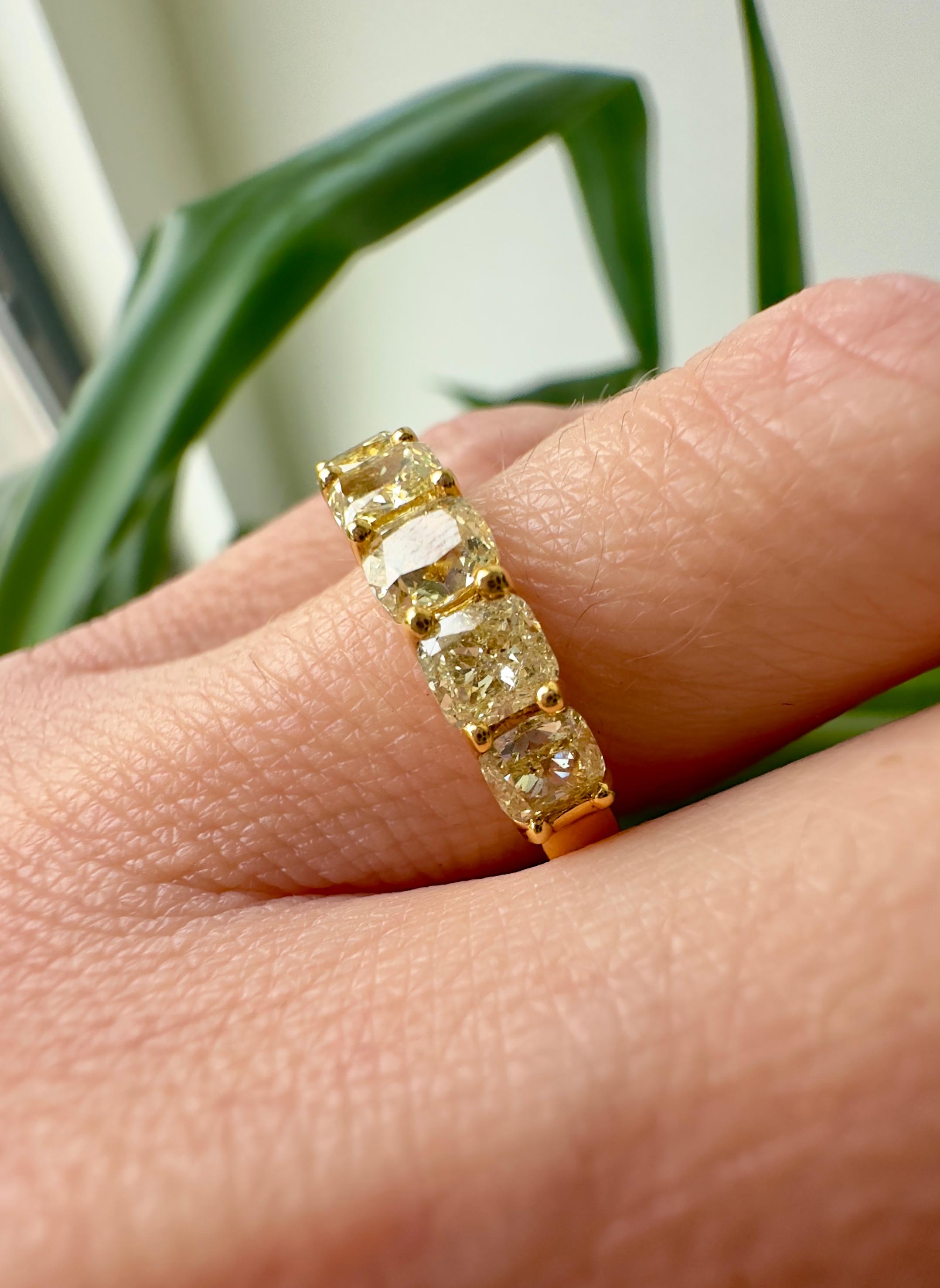 Women's 2.90 Carat Total Yellow Diamond Anniversary Band In 18k Gold For Sale
