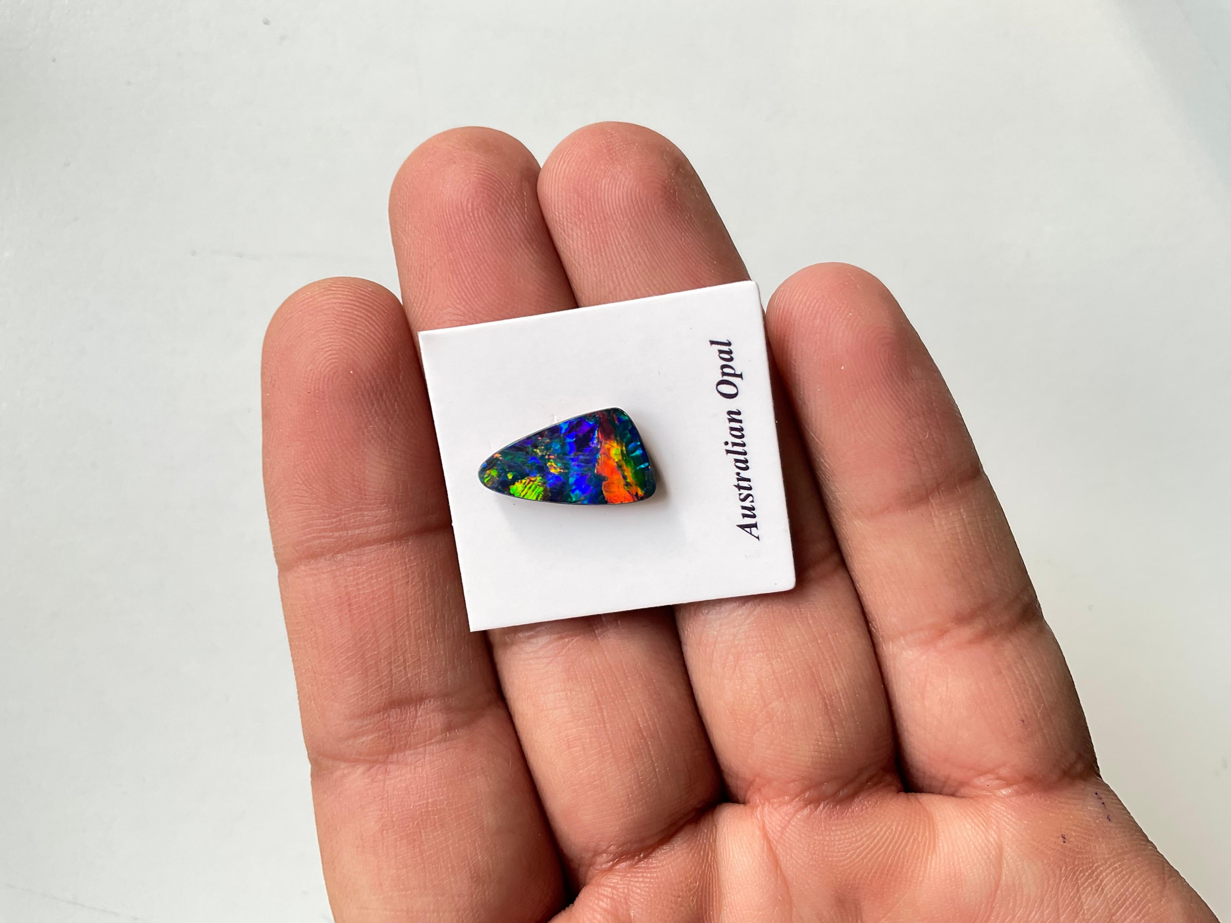 Grezzo 2,90 Carati Opale australiano Arancione blu verde gioco di colori multipli gemma in vendita