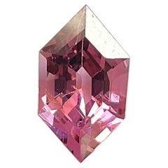 2,90 Carati Spinello di Birmania Pietra naturale tagliata a fantasia per gioielli di pregio Gemma naturale