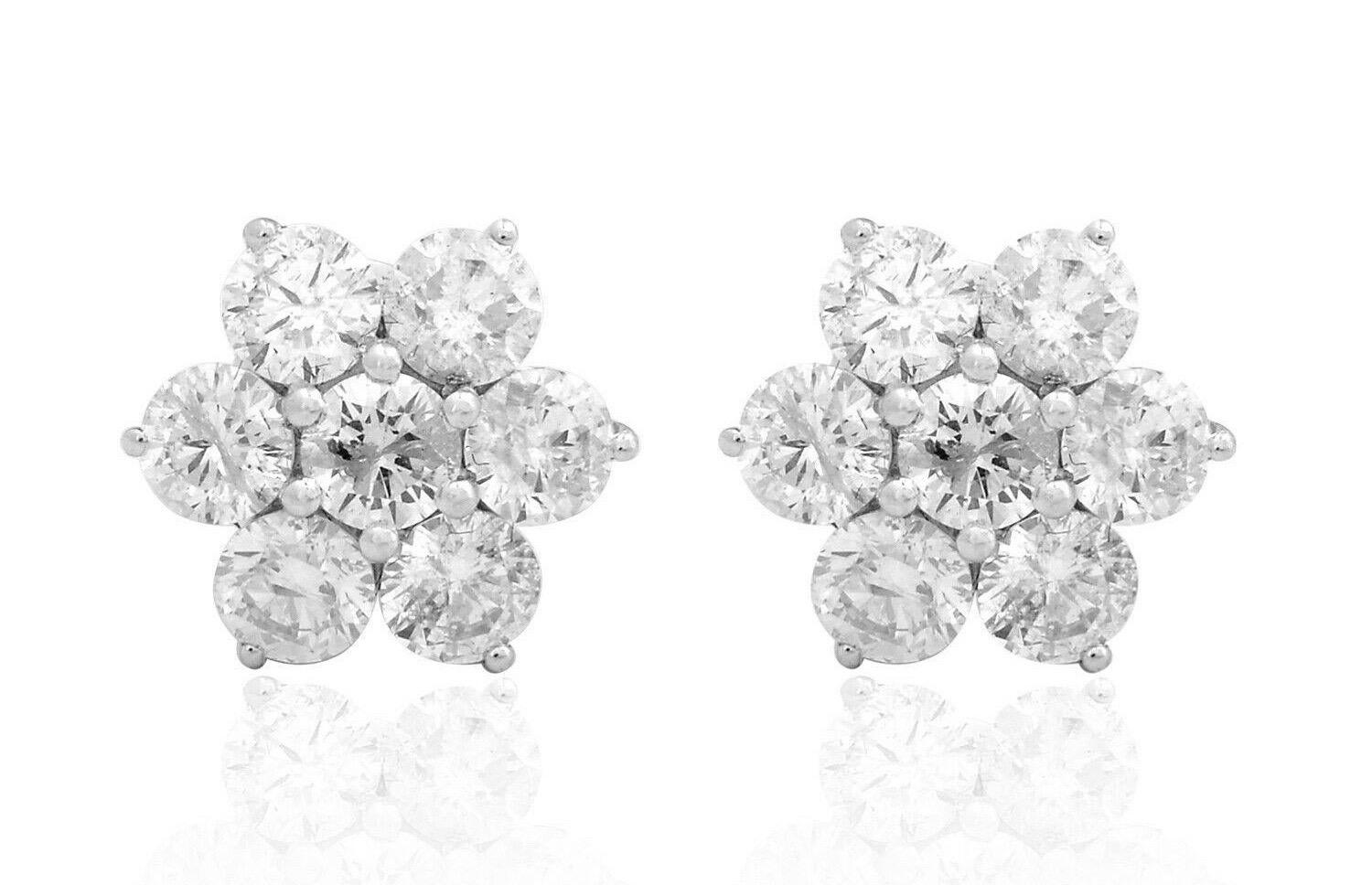 Modern 2.90 Carat Diamond 18 Karat White Gold Flower Stud Earrings For Sale