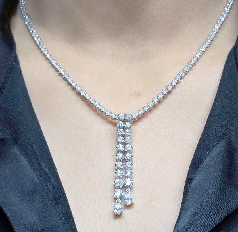 Pendentif en or 18 carats de 2,90 carats de diamants de forme mixte en vente 2