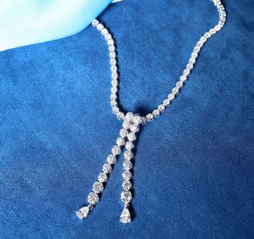 Pendentif en or 18 carats de 2,90 carats de diamants de forme mixte en vente 4