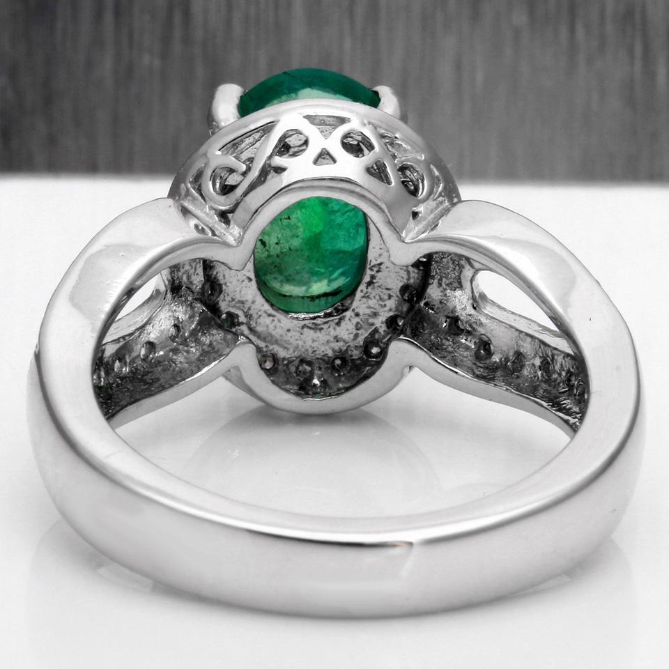 2.90 Carat Natural Emerald and Diamond 14 Karat Solid White Gold Ring In New Condition For Sale In Los Angeles, CA