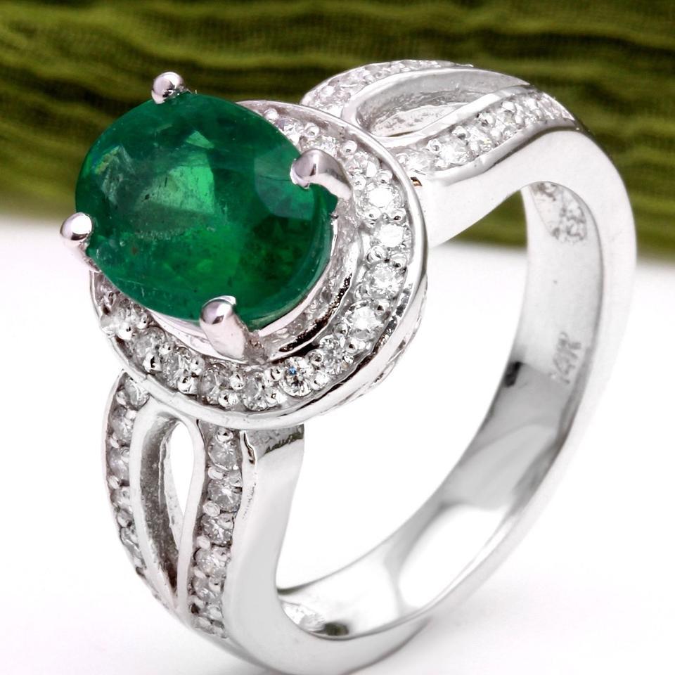 Women's 2.90 Carat Natural Emerald and Diamond 14 Karat Solid White Gold Ring For Sale