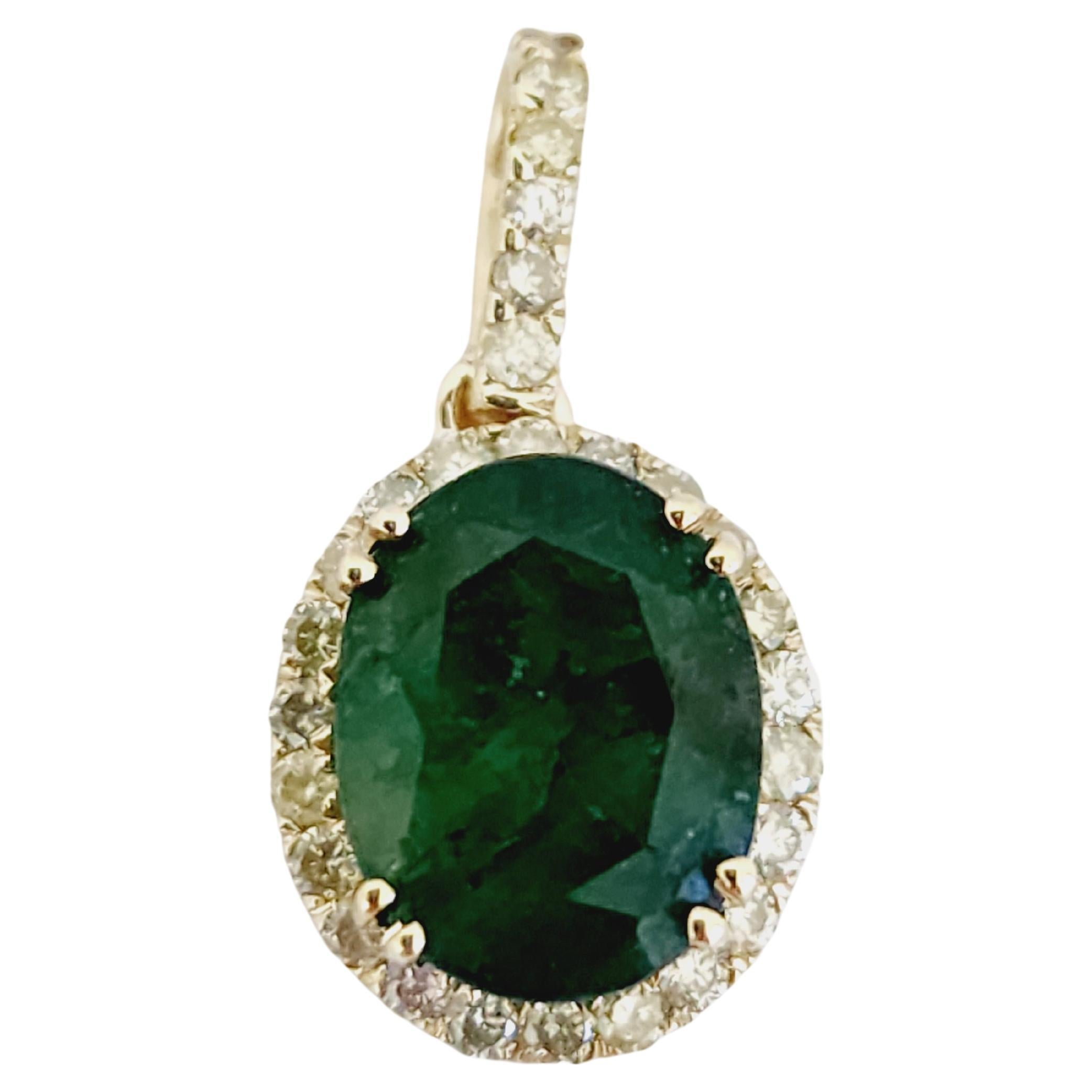 2.90 Carats Natural Emerald Diamond Pendant Yellow Gold 14 Karat For Sale