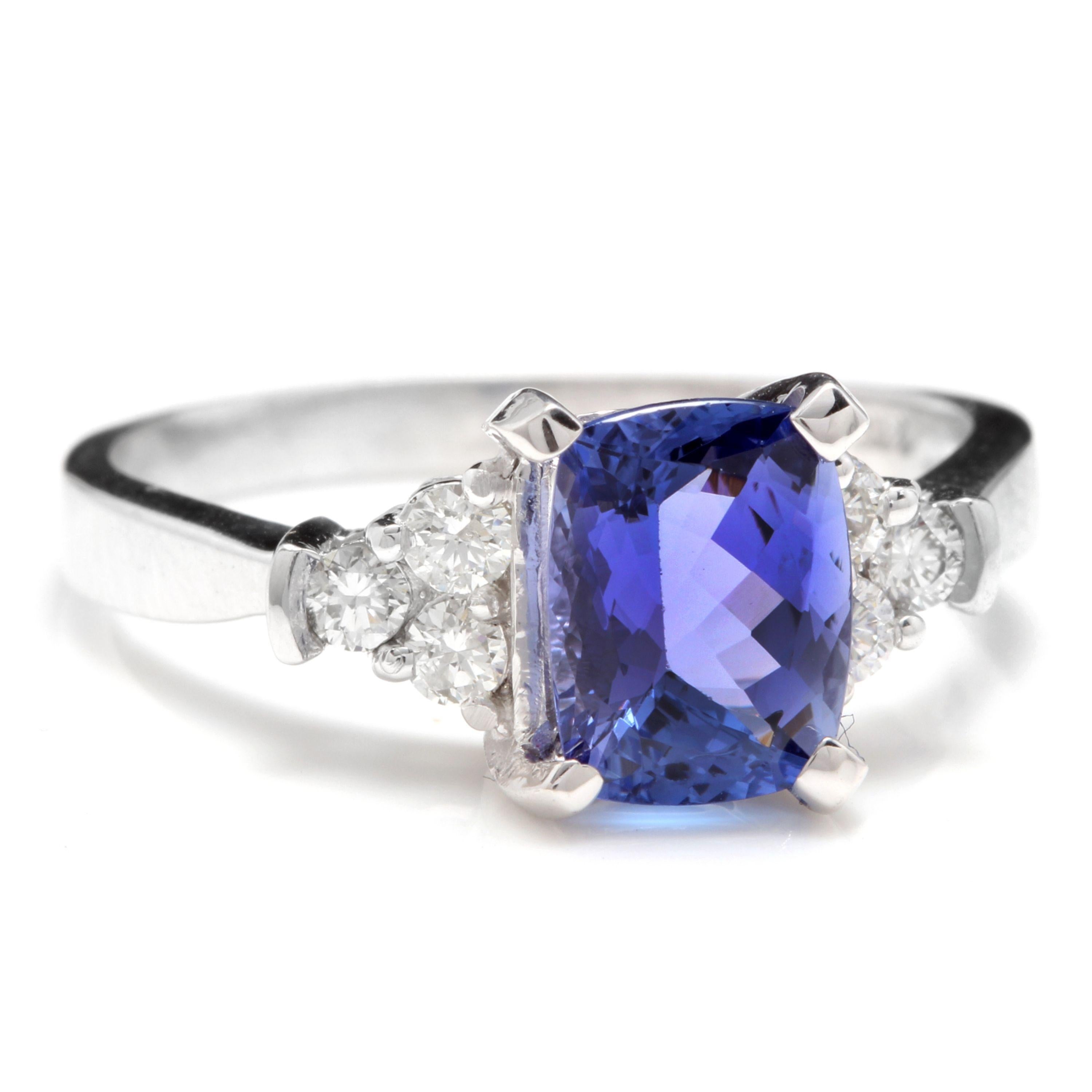 2.bague en or blanc massif 14K avec tanzanite et diamant d'un très bel aspect naturel de 90 carats

Le poids total de la tanzanite coussin naturelle est de : Environ 2,60 carats

Diamants ronds naturels Poids : Environ 0,30 carats (couleur G-H /