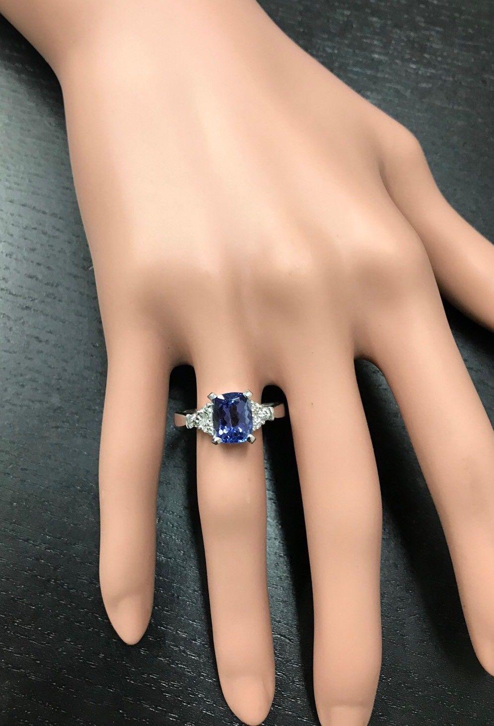 Or blanc massif 14 carats avec tanzanite naturelle de 2,90 carats, très belle apparence et diamants Pour femmes en vente
