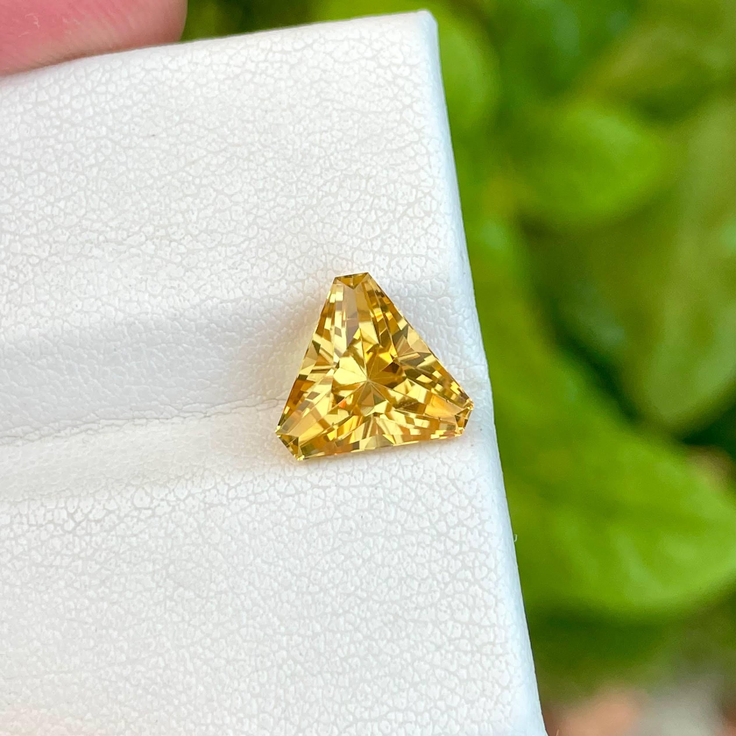 Modern 2.90 Carats Orange Citrine Stone Trillion Cut Natural Brazilian Gemstone For Sale