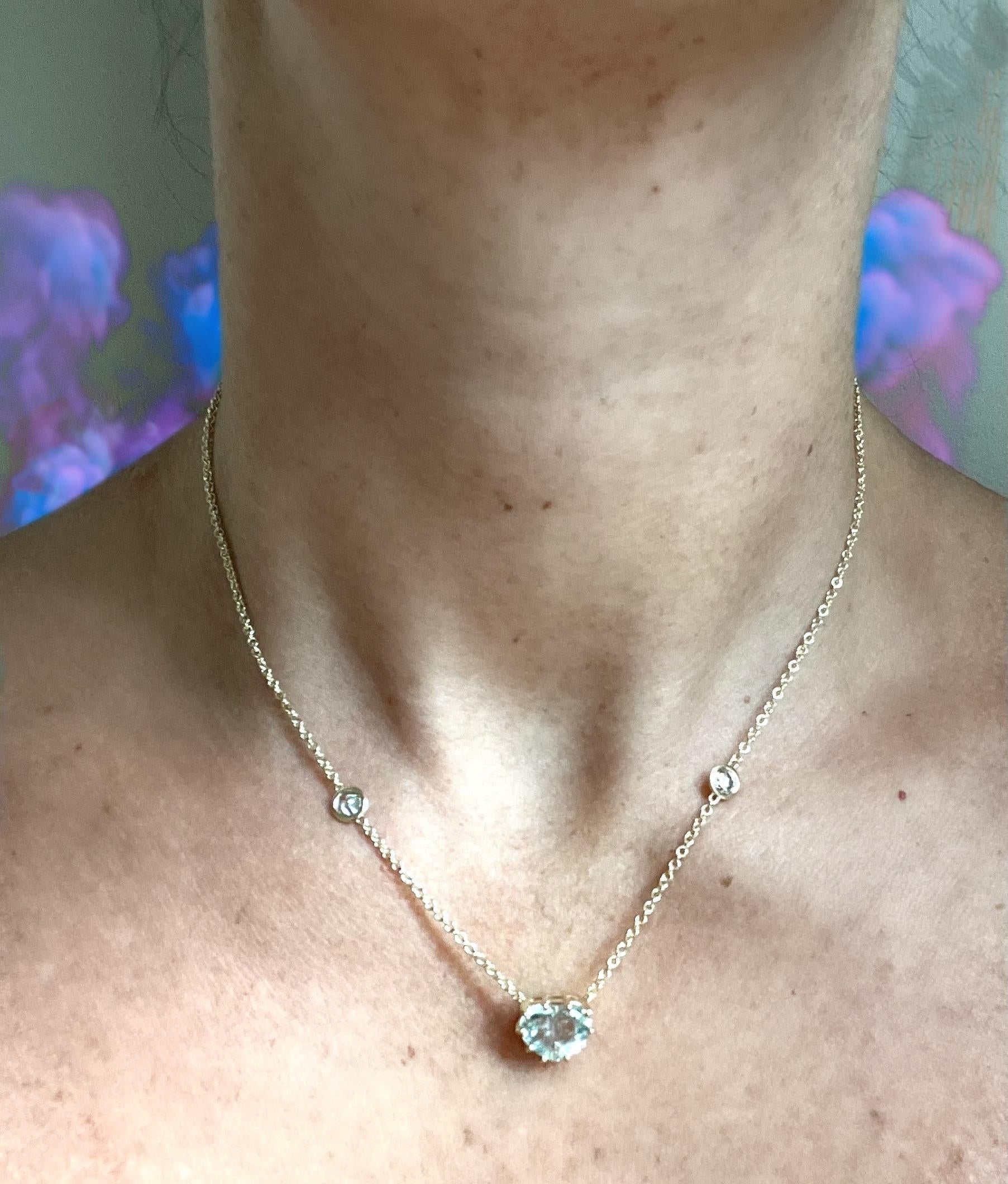 2.90 Ct Aquamarine Heart on a Yellow Gold Chain and Yellow Diamonds In New Condition For Sale In London, GB