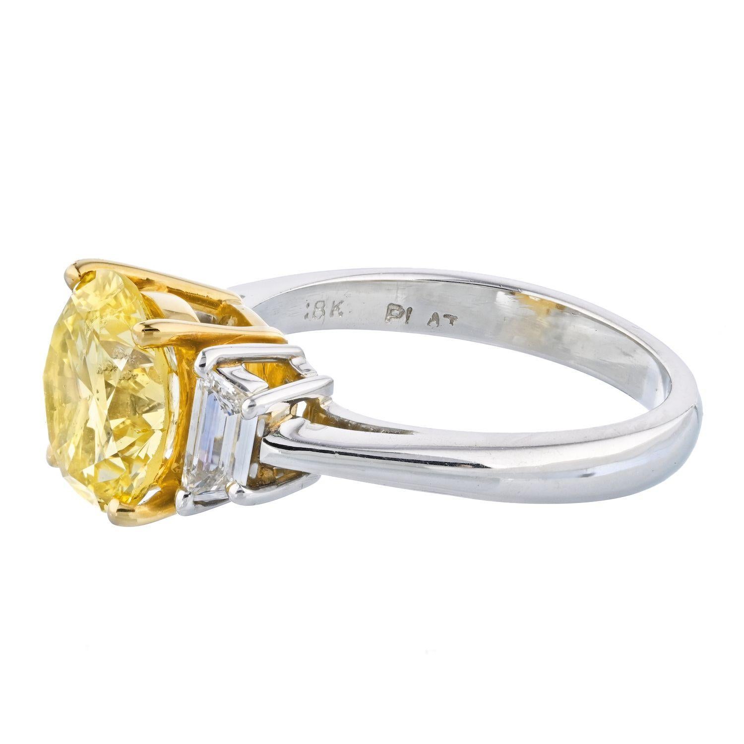 Modern 2.90 Ct Round Cut Platinum Fancy Yellow Three Stone Diamond Engagement Ring For Sale