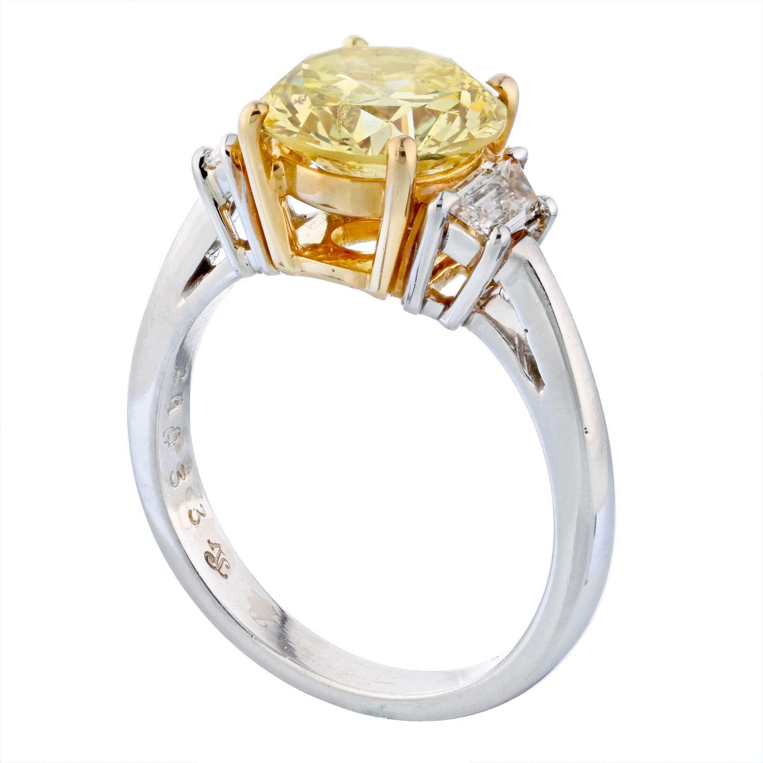 2.90 Ct Round Cut Platinum Fancy Yellow Three Stone Diamond Engagement Ring In New Condition For Sale In New York, NY
