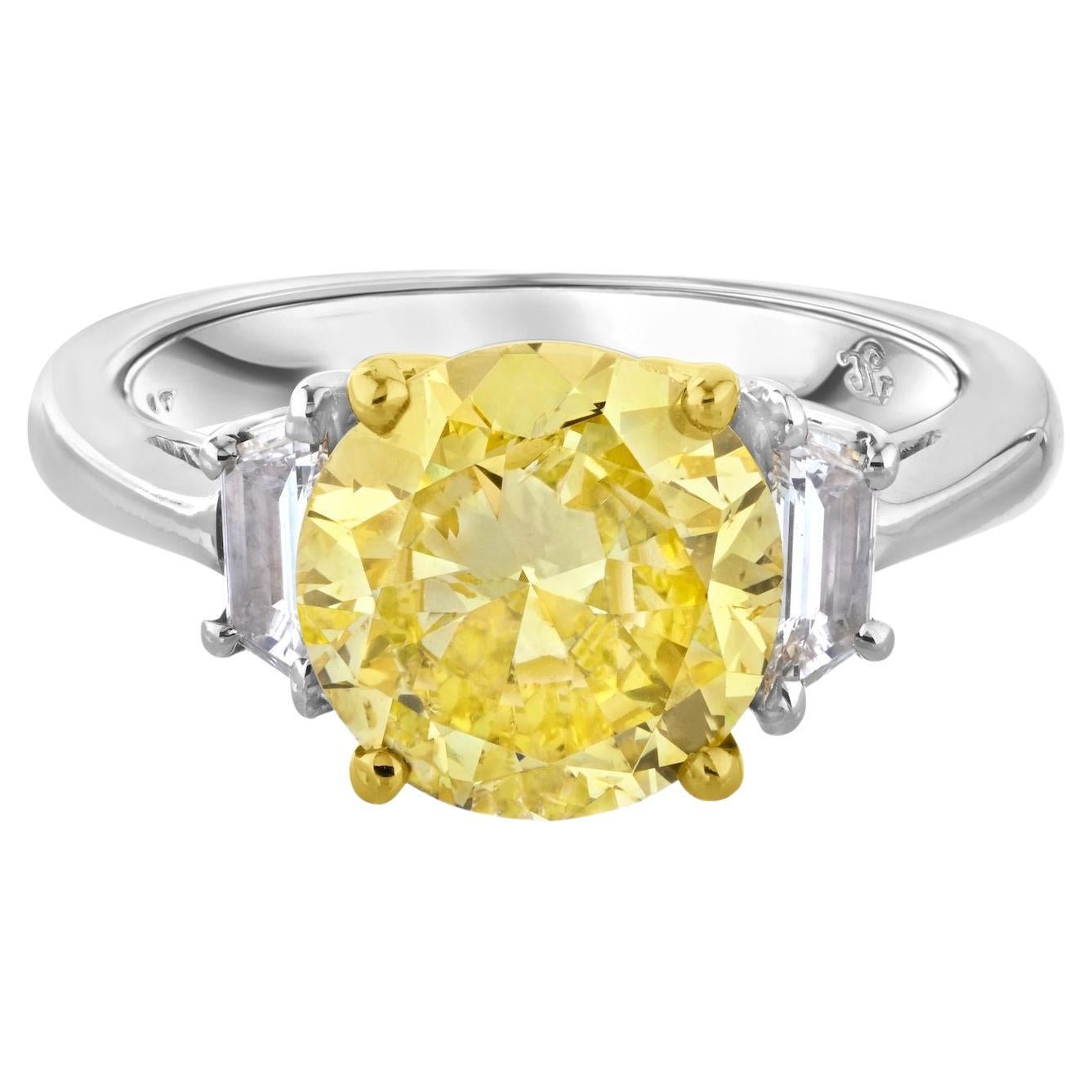 2.90 Ct Round Cut Platinum Fancy Yellow Three Stone Diamond Engagement Ring For Sale