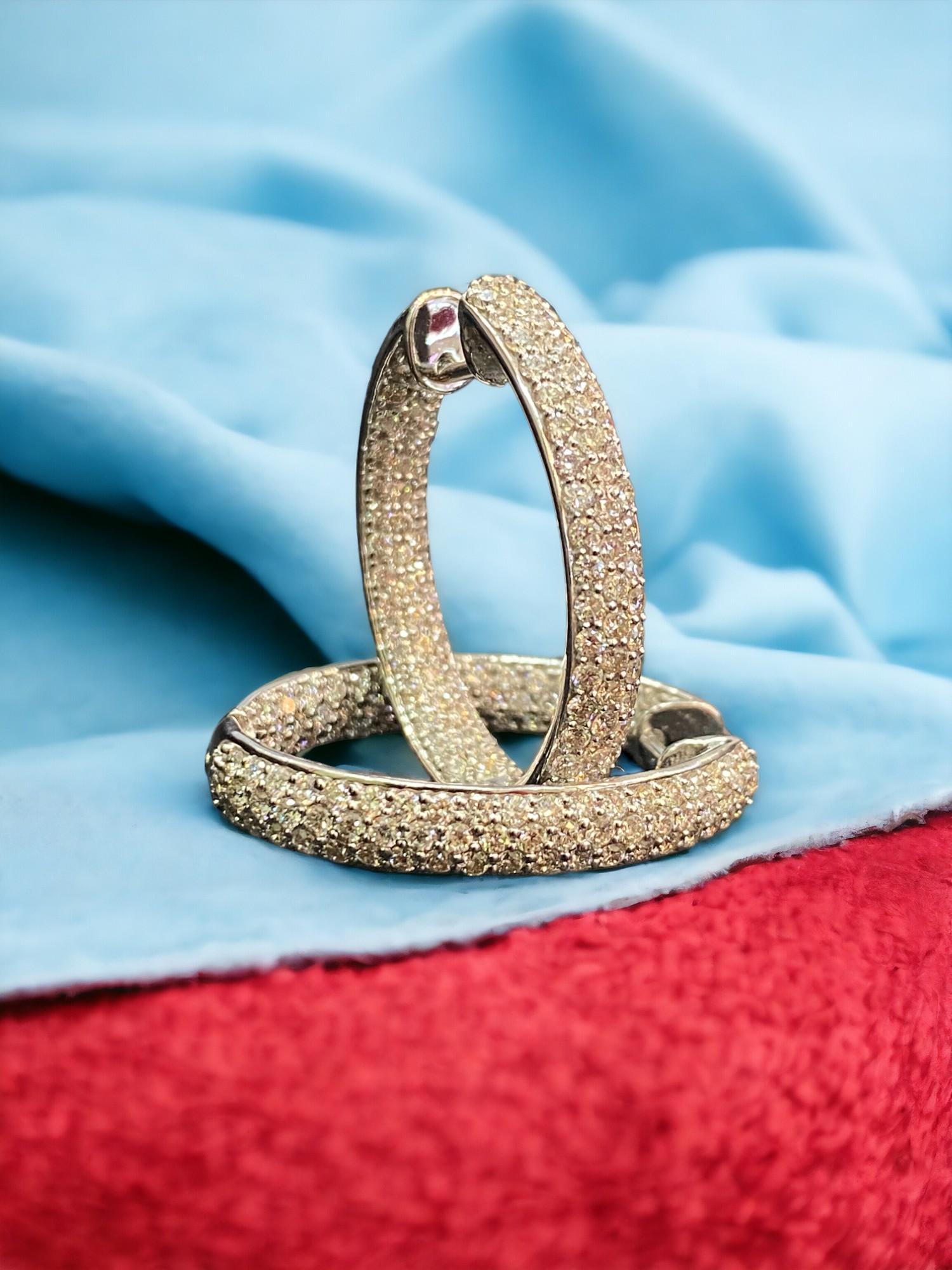 Treat yourself to this stunning piece of jewelry: a pair of hoop earrings adorned with 2.90 carats of dazzling diamonds in 14 carat pure gold!

Specifications :

Diamond Weight : 2.90 Carats
Diamond Shape : Round
Diamond Color Grade : F
Diamond