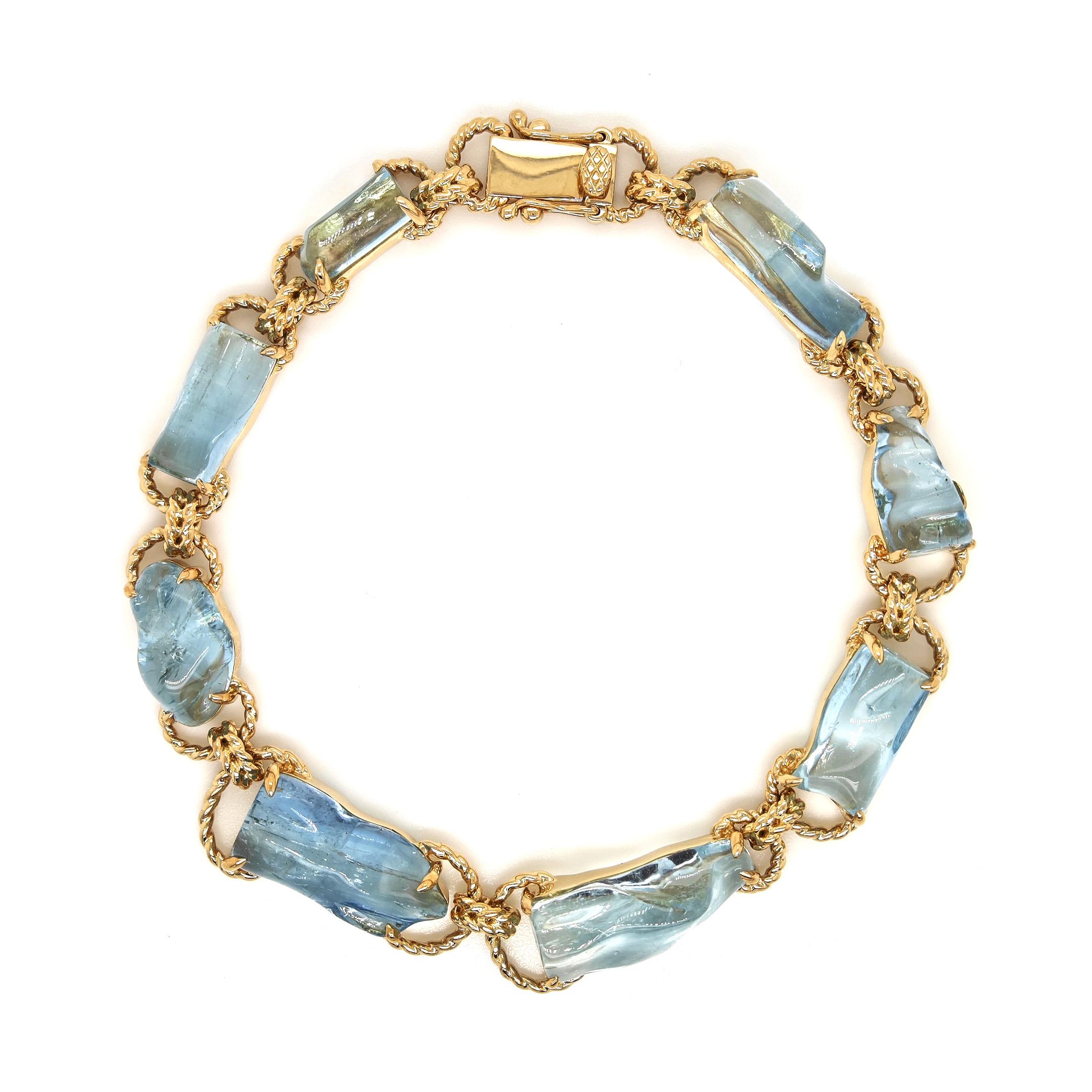 Tumbled 29.03 Carats Aquamarine Yellow Gold Bracelet For Sale