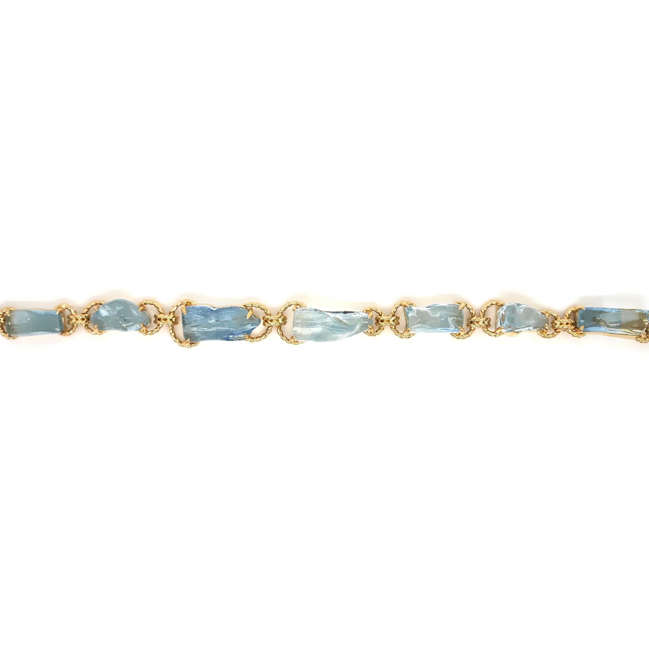 29.03 Carats Aquamarine Yellow Gold Bracelet In New Condition For Sale In New York, NY