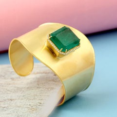 29.04 Carat Emerald 14 Karat Gold Statement Diamond Bracelet Cuff