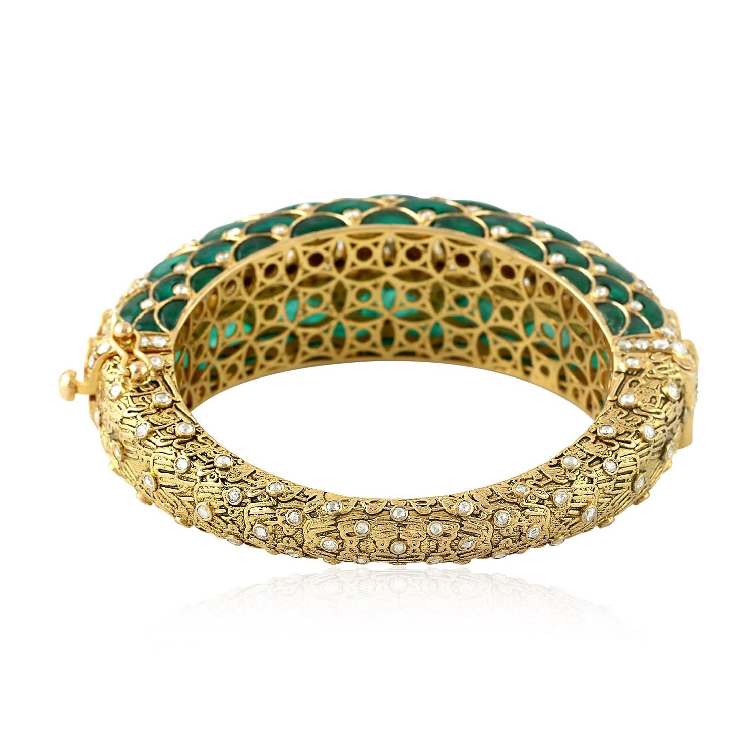 Artisan 28.95 Carat Rose Cut Diamond Emerald 14 Karat Gold Maharaja Bangle Bracelet For Sale