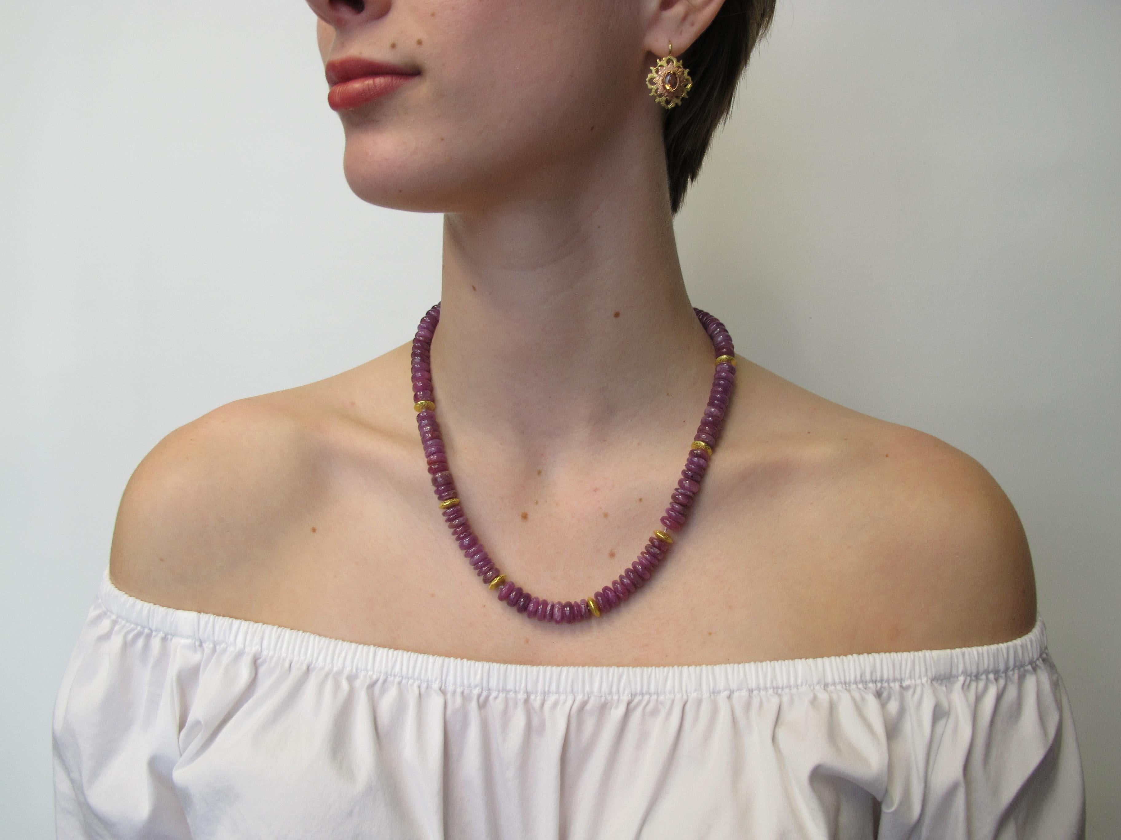 290.44 Carat Total, Ruby Bead Necklace, Yellow Gold Accents In New Condition In Los Angeles, CA