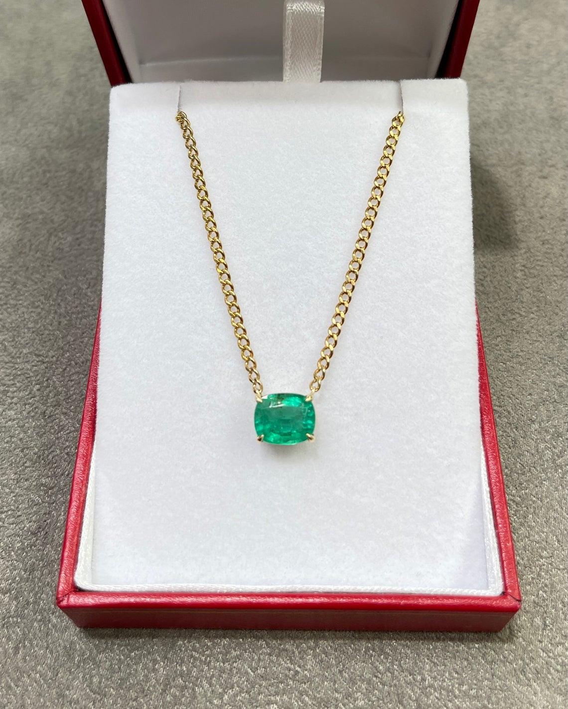 Cushion Cut 2.90ct 14K Cushion Colombian Emerald East to West Necklace For Sale