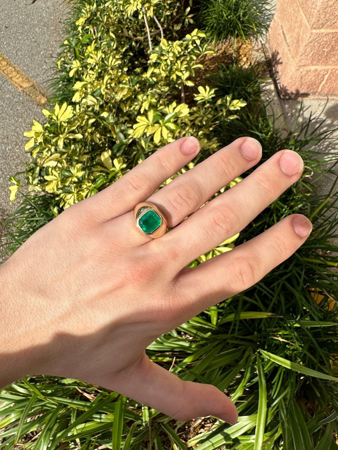 2,90 Karat 18 Karat Tiefer grüner kolumbianischer Smaragdschliff Smaragd Solitär Lünette Ring Herren im Angebot