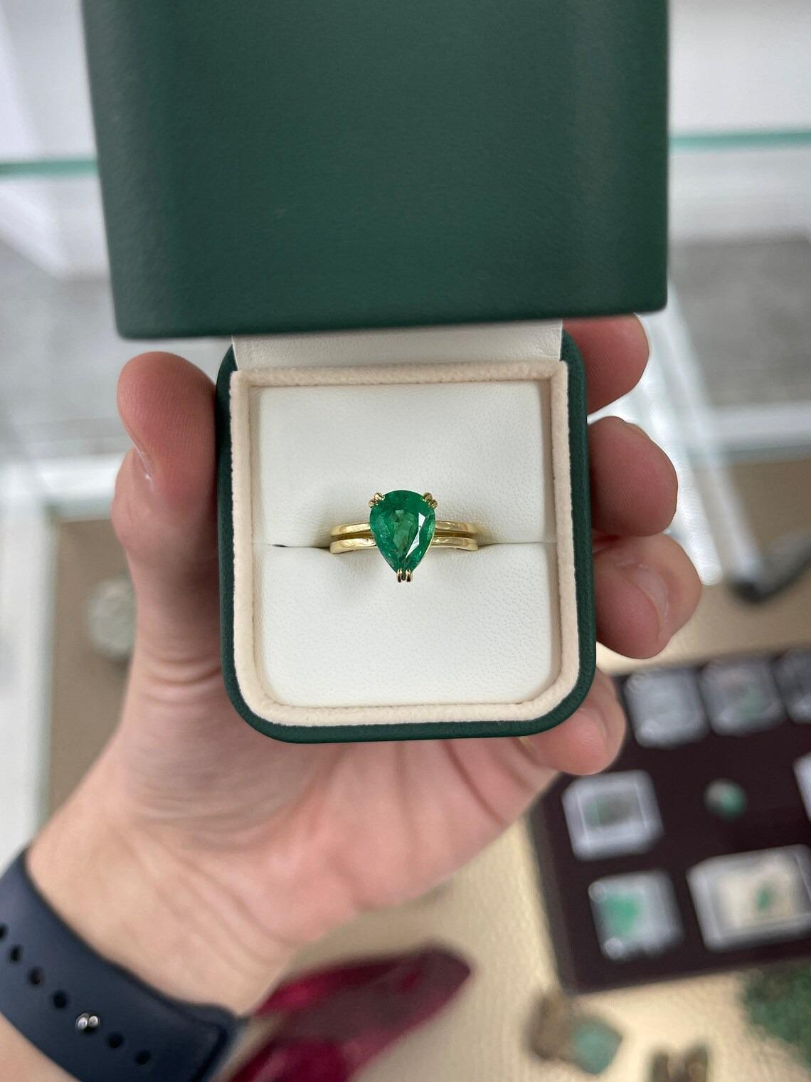 2.90ct 18K Natural Pear Cut Emerald Double Prong Set Split Shank Solitaire Ring In New Condition For Sale In Jupiter, FL