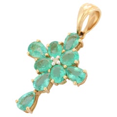 Colgante Cruz de Esmeralda de 2,91 Quilates con Diamante en Oro Amarillo de 14K