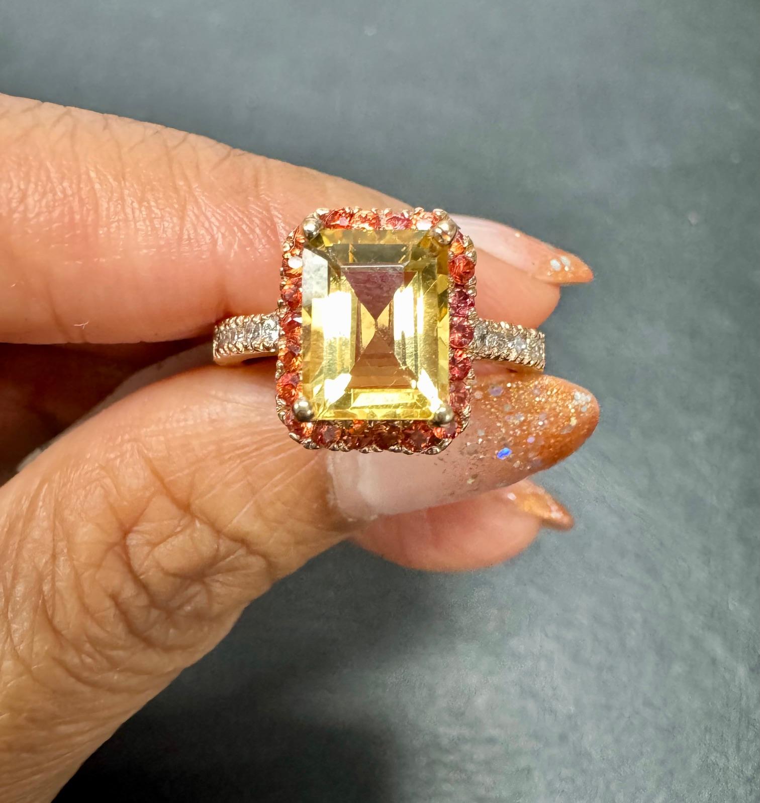 Anillo de compromiso de oro de 14 quilates con citrino, zafiro y diamante talla esmeralda de 2,91 quilates Corte esmeralda en venta