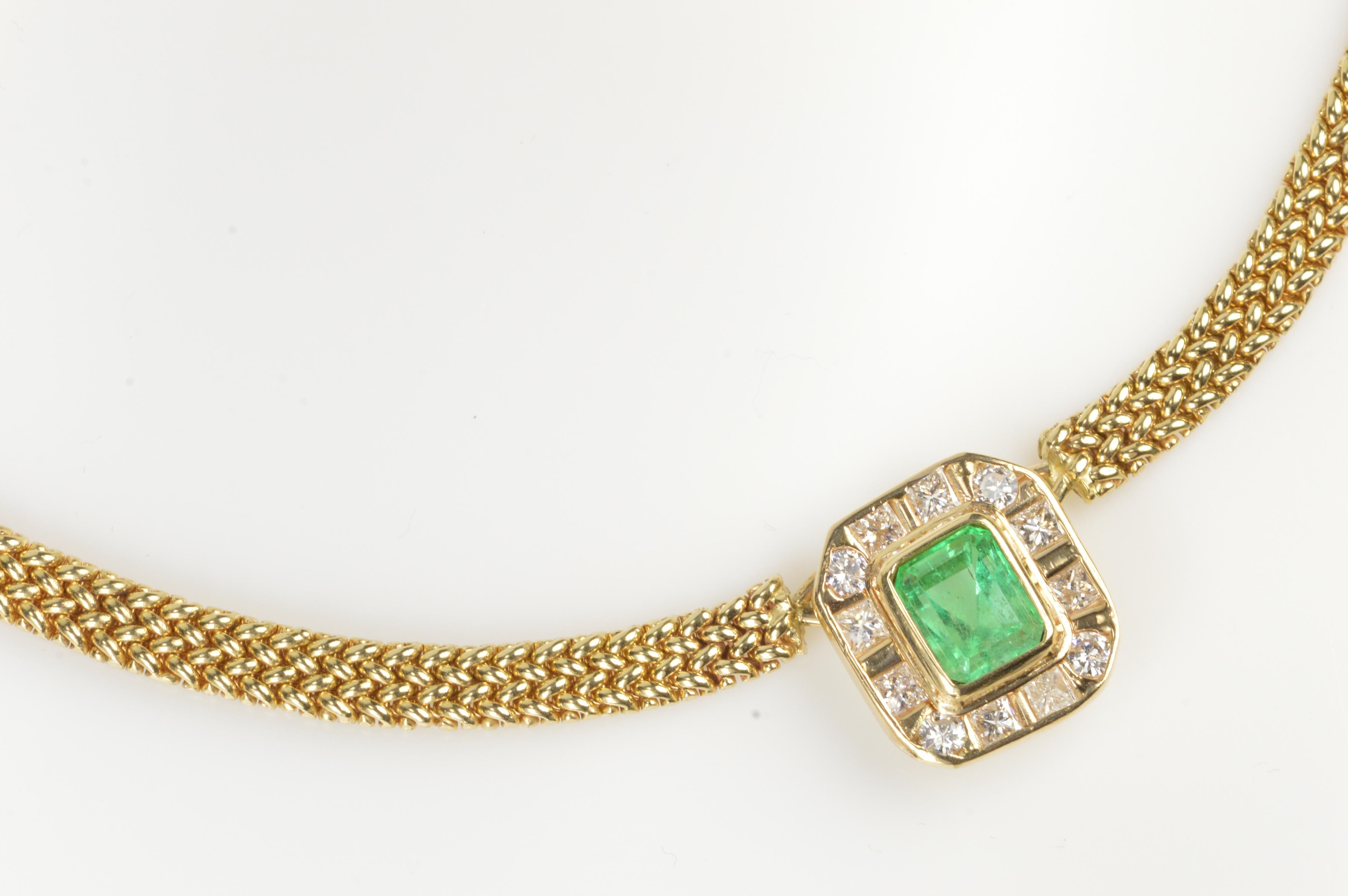 Women's 2.91 Carat Emerald Diamond Gold Halo Necklace For Sale