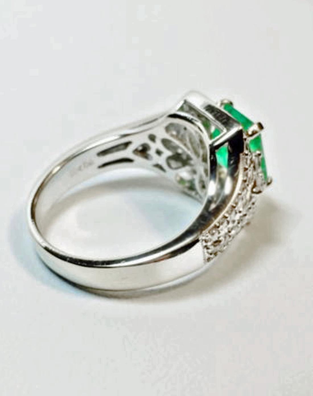 2.91 Carat Vintage Colombian Emerald Diamond Engagement Ring 18 Karat  4