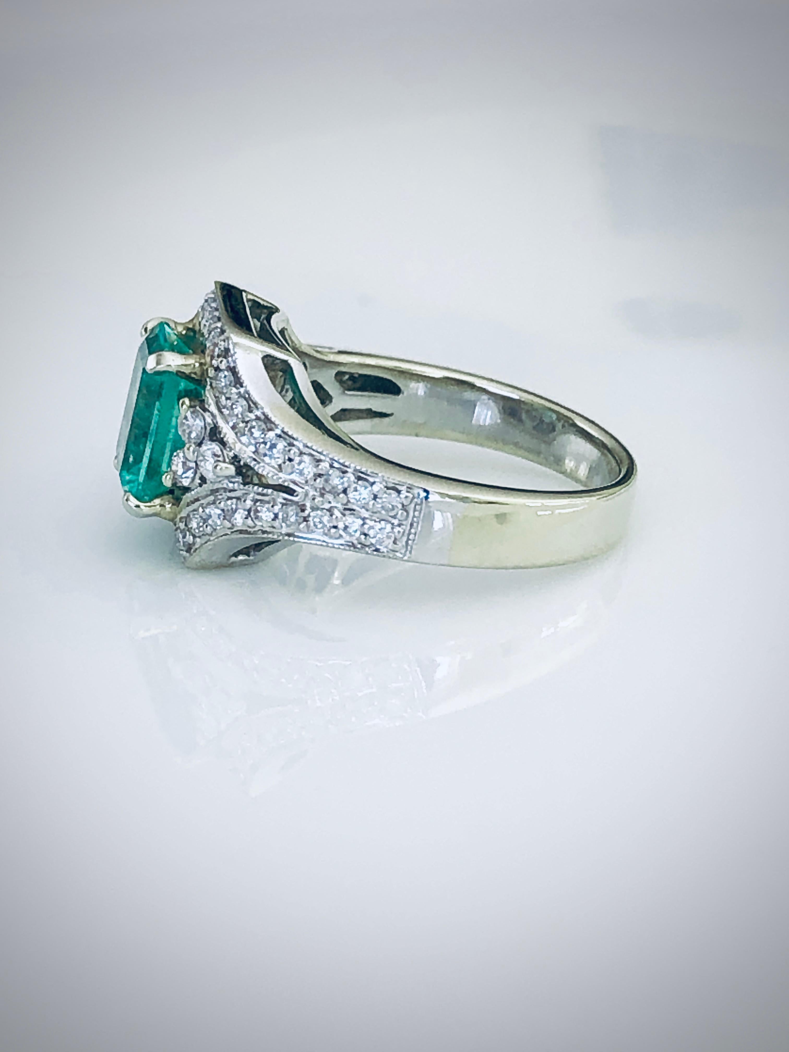 2.91 Carat Vintage Colombian Emerald Diamond Engagement Ring 18 Karat  2