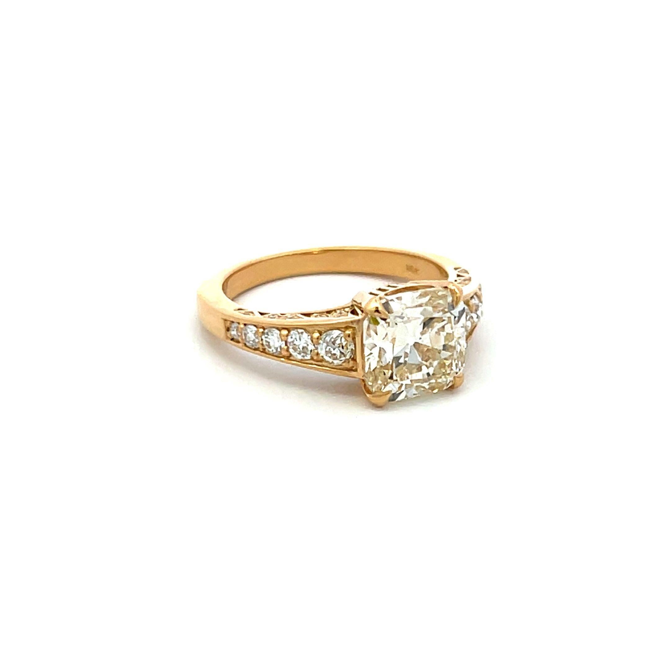 2.91 Carat Old Miner Cut and Old European Diamond 18K YG Engagement Ring In Good Condition For Sale In New York, NY