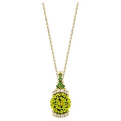 Sunita Nahata Peridoto 2.91 ct. Colgante en 18KYG con Tsavorita y Diamante.