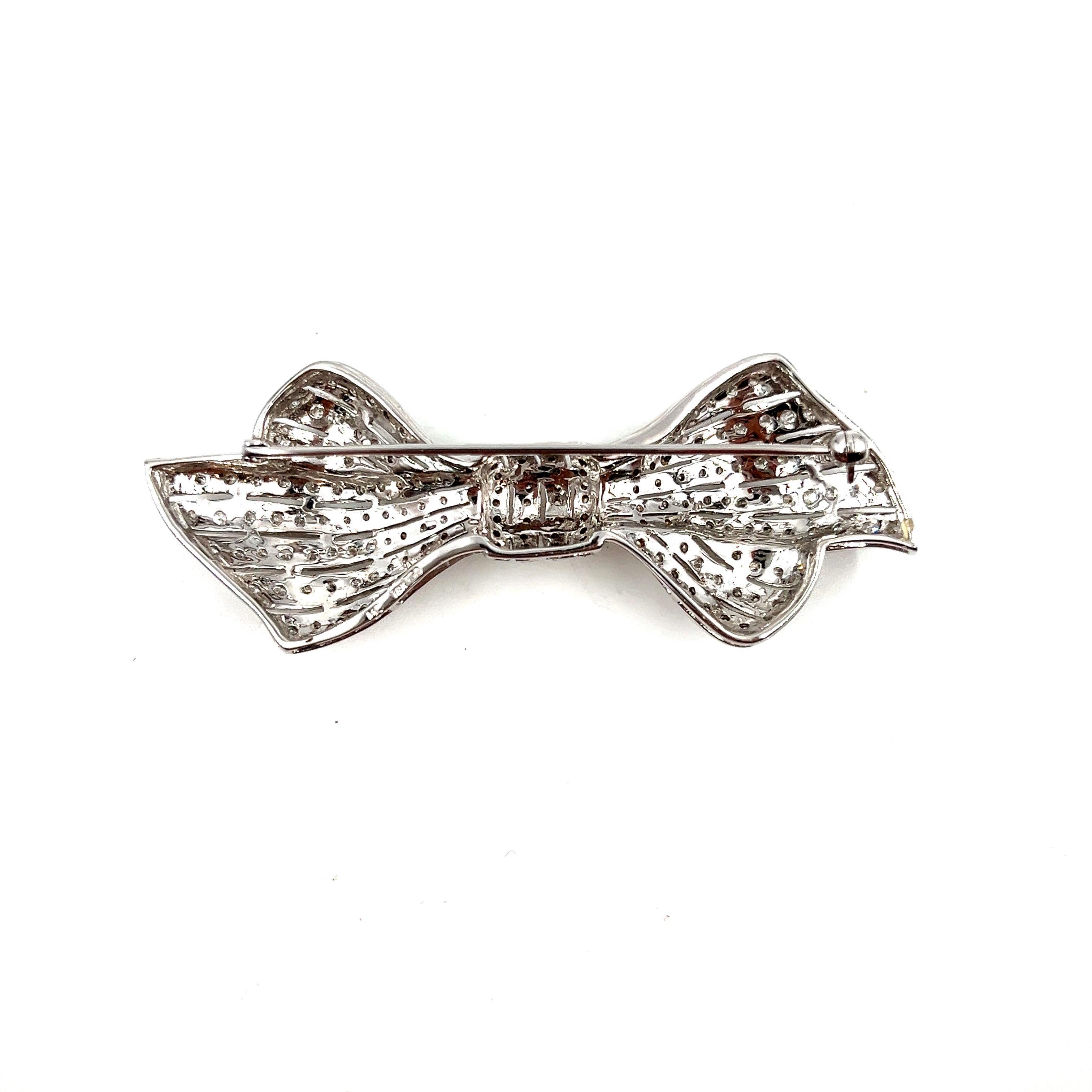 2.91 ct Diamond Brooch In New Condition For Sale In Chicago, IL
