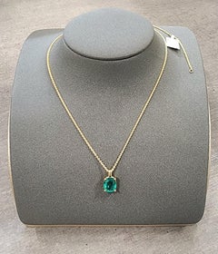 2.91 Carat Oval-Cut Natural Emerald Necklace in 14k Yellow Gold