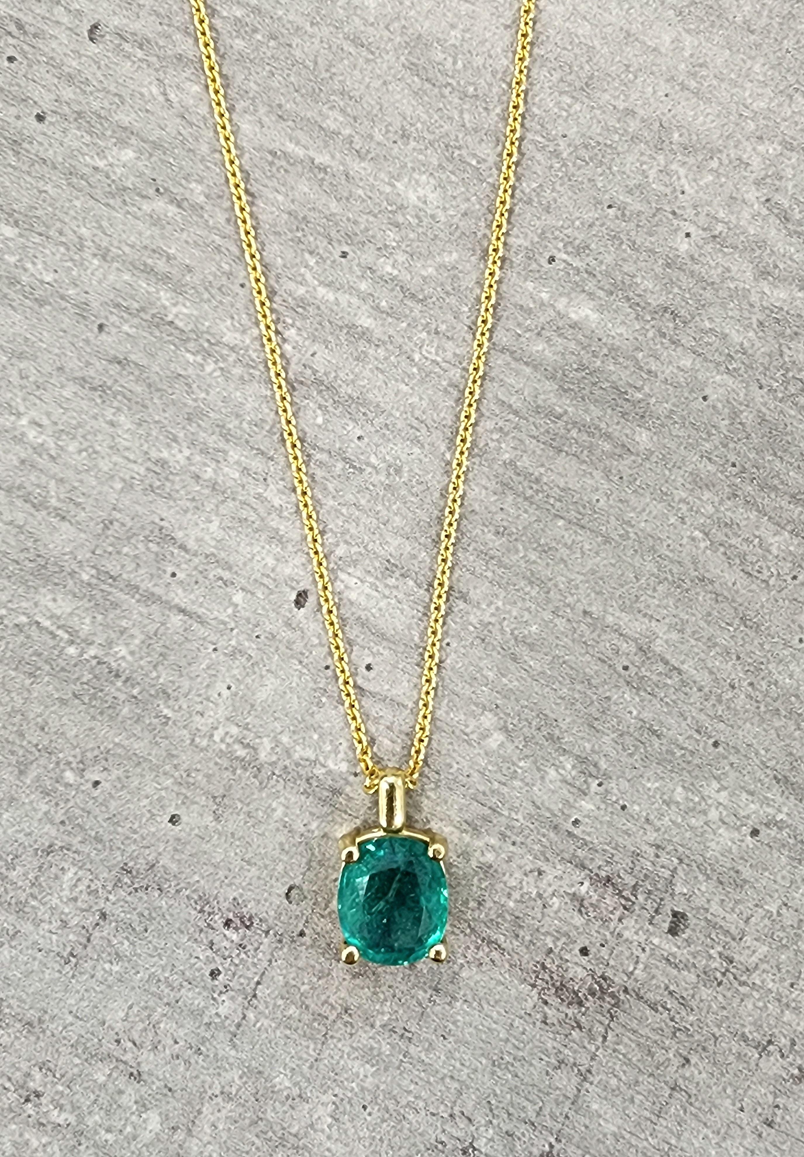2,91 ct natürlicher Smaragd-Anhänger (Ovalschliff) im Angebot