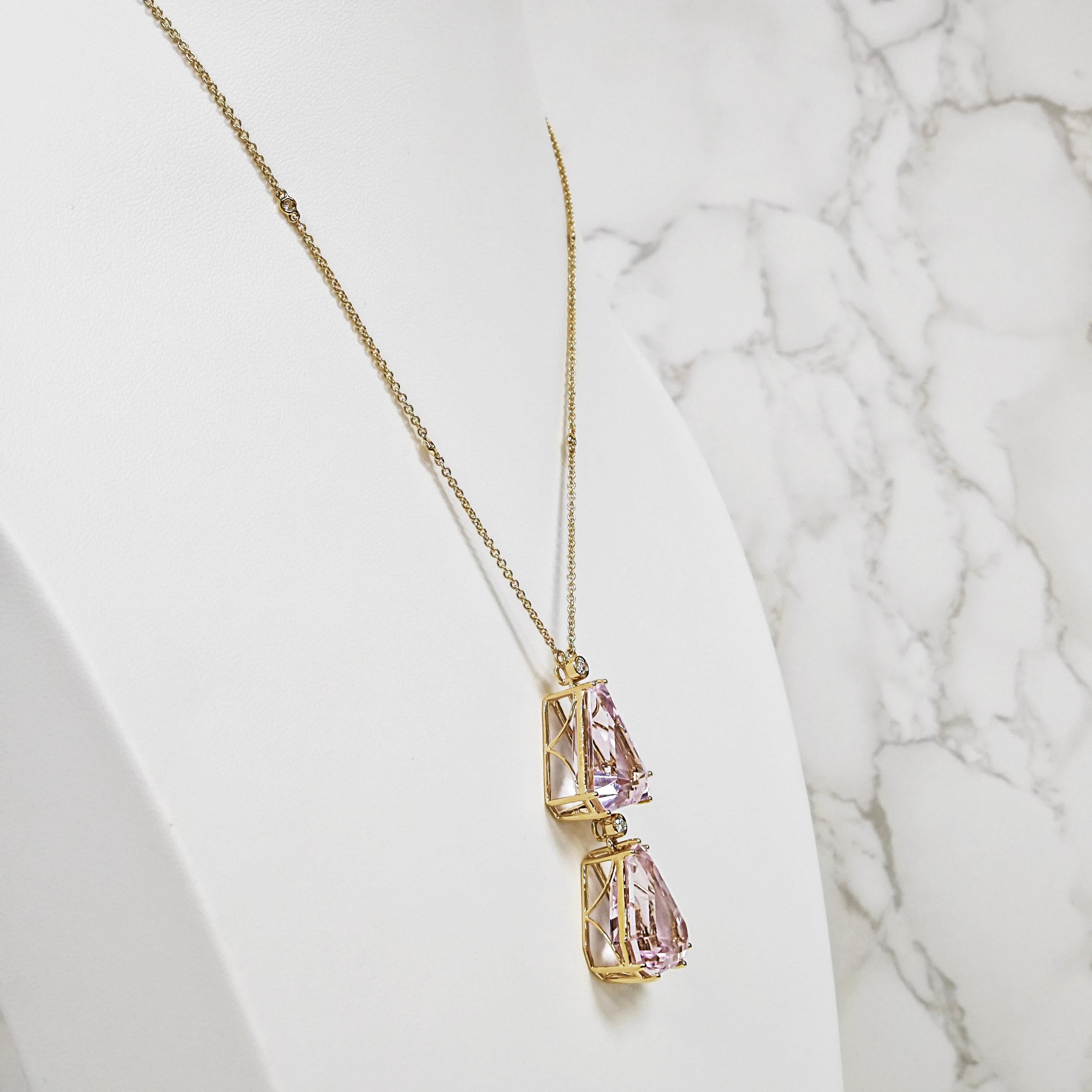 Mixed Cut 29.17 Carats Kunzite and Diamond Yellow Gold Necklace For Sale