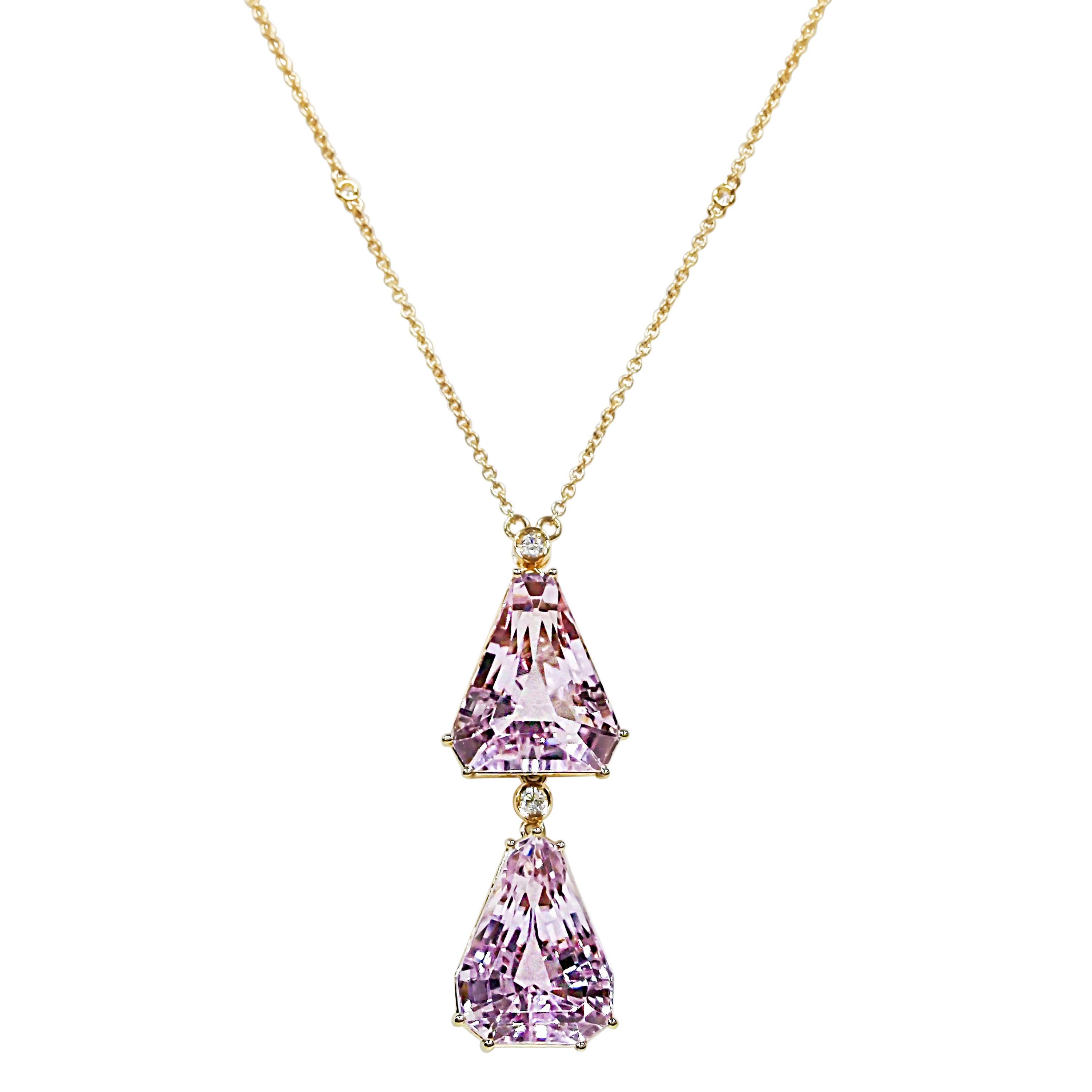 29.17 Carats Kunzite and Diamond Yellow Gold Necklace In New Condition For Sale In New York, NY