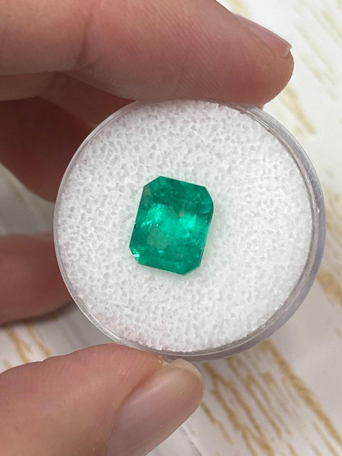 Modern 2.91ct Medium Green Colombian Emerald 10x8mm Emerald Cut Genuine May Birthstone For Sale