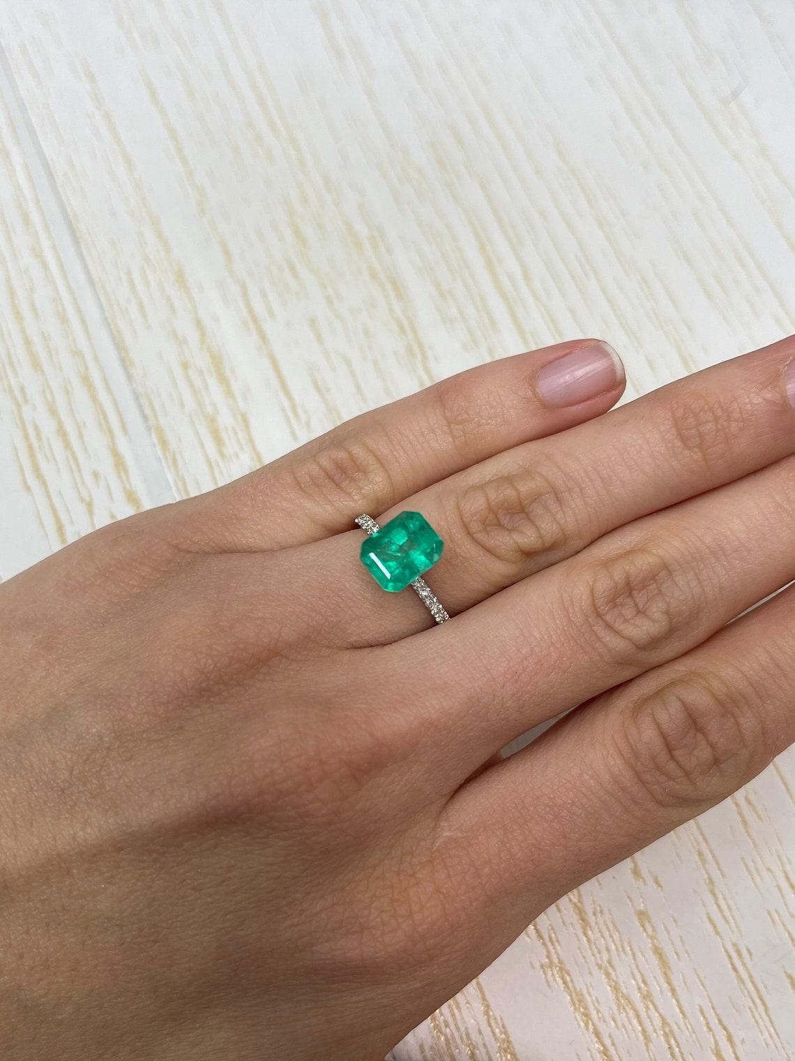 2.91ct Medium Green Colombian Emerald 10x8mm Emerald Cut Genuine May Birthstone For Sale 3