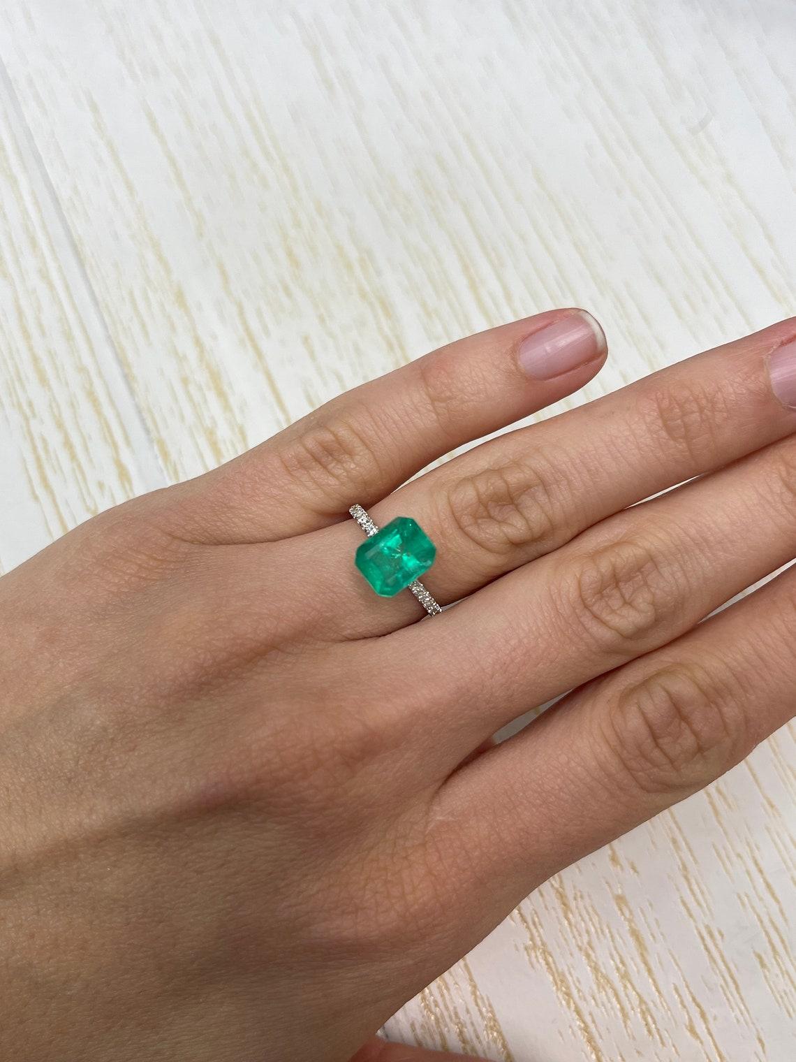 2.91ct Medium Green Colombian Emerald 10x8mm Emerald Cut Genuine May Birthstone For Sale 4