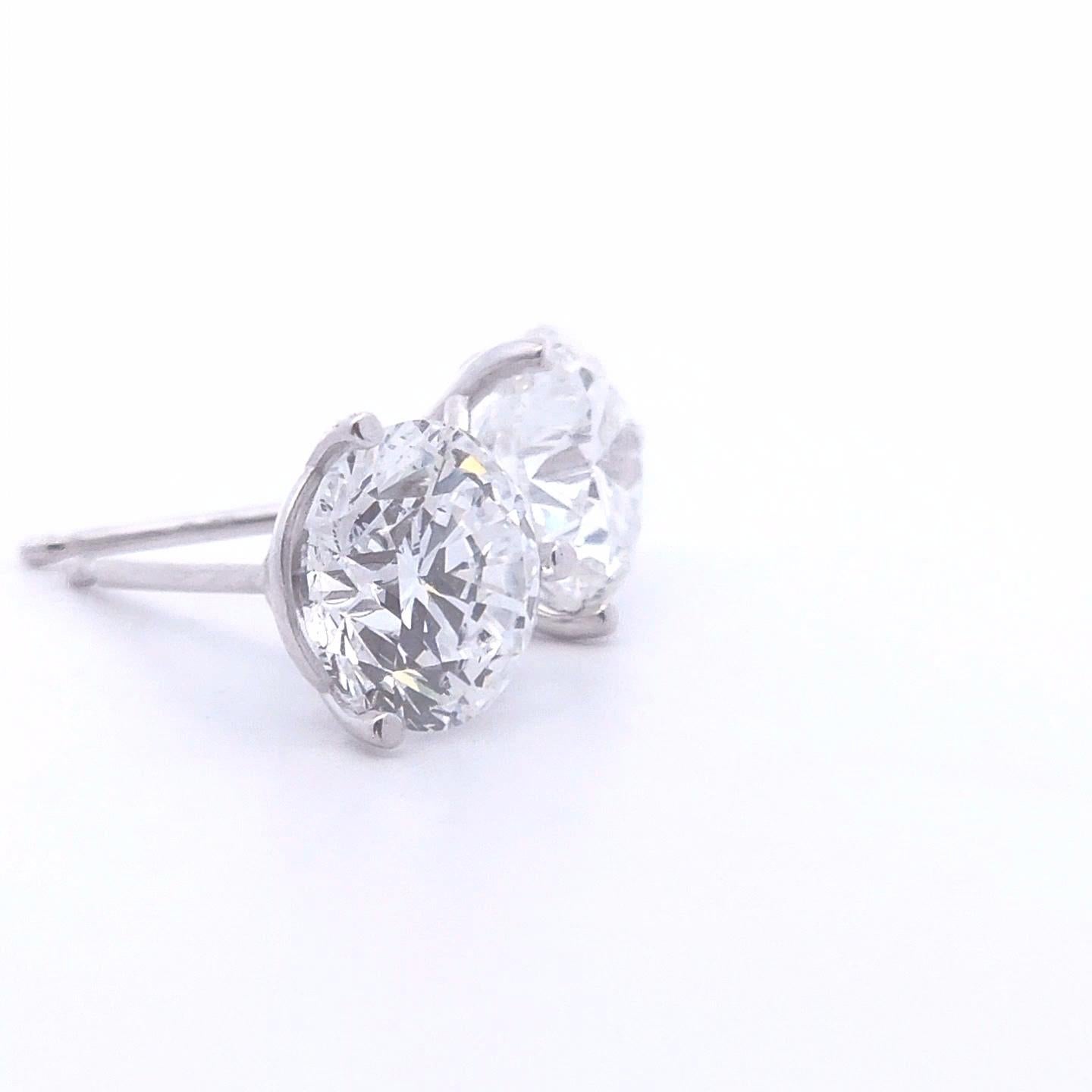 Women's or Men's 2.91ct Round Diamond Stud Earrings in 14k Gold For Sale