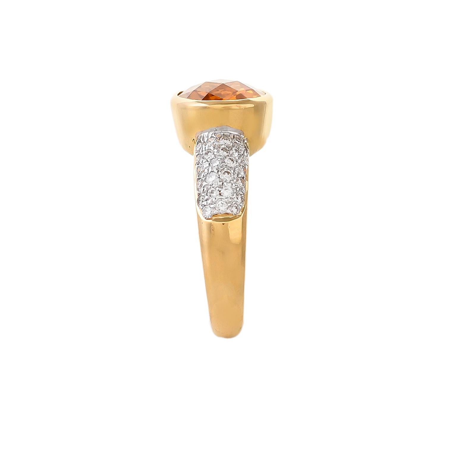 Modern 2.92 Carat Citrine and Diamond 18 Karat Yellow Gold Ring For Sale