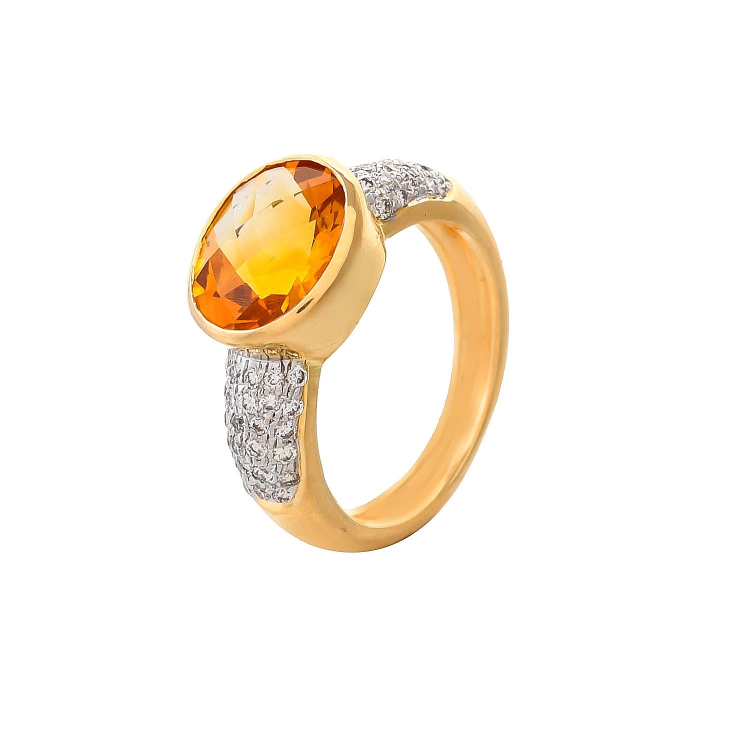 Oval Cut 2.92 Carat Citrine and Diamond 18 Karat Yellow Gold Ring For Sale