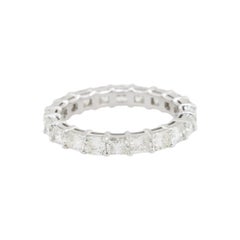 Natural 2.92 Carat Radiant Cut Diamond 14-Karat Eternity Band In Stock