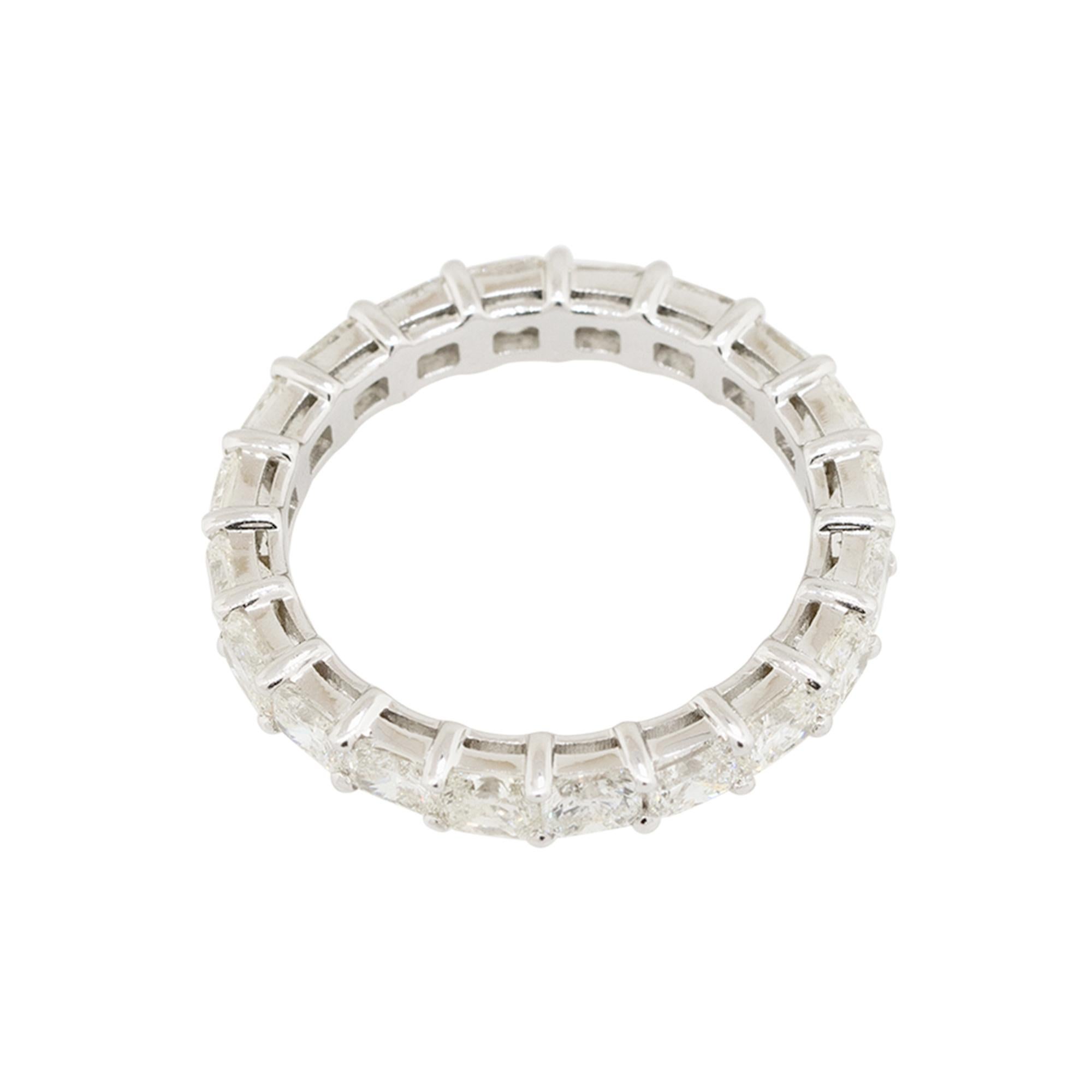 2.92 Carat Radiant Cut Diamond Eternity Band 14 Karat in Stock In Excellent Condition For Sale In Boca Raton, FL