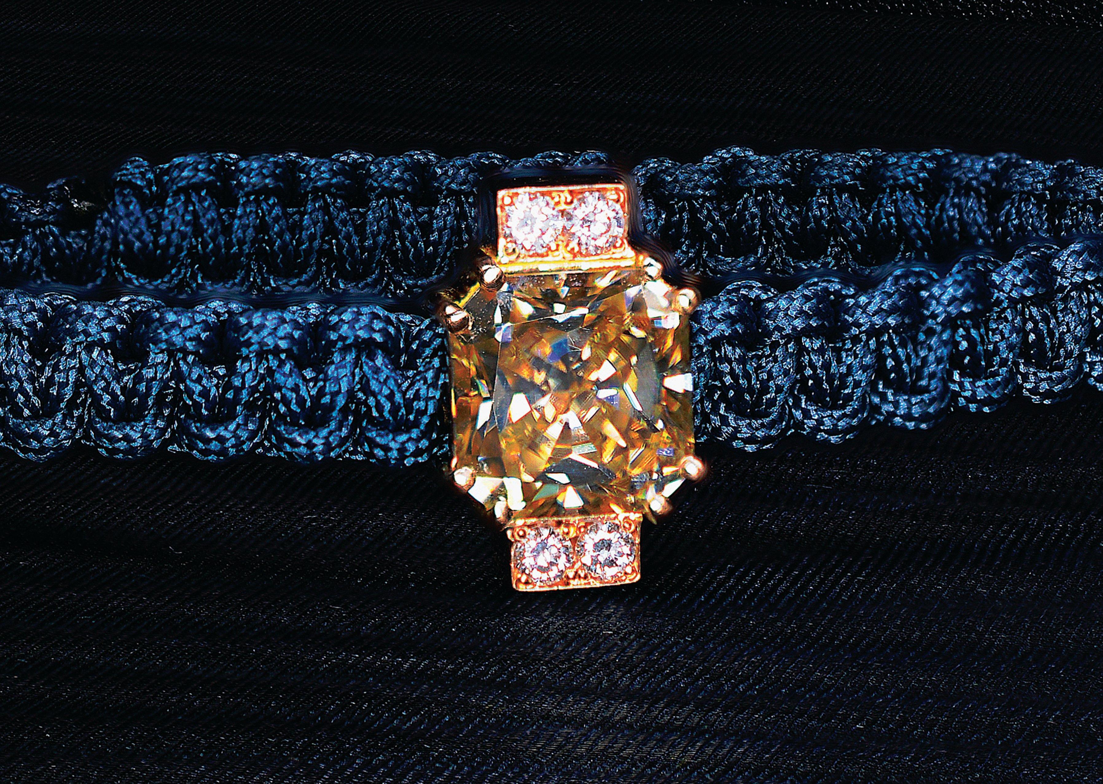 Contemporary 2.92 Carat Radiant Fancy Light Yellow Moissanite Diamond 18 kt Macrame Bracelet For Sale