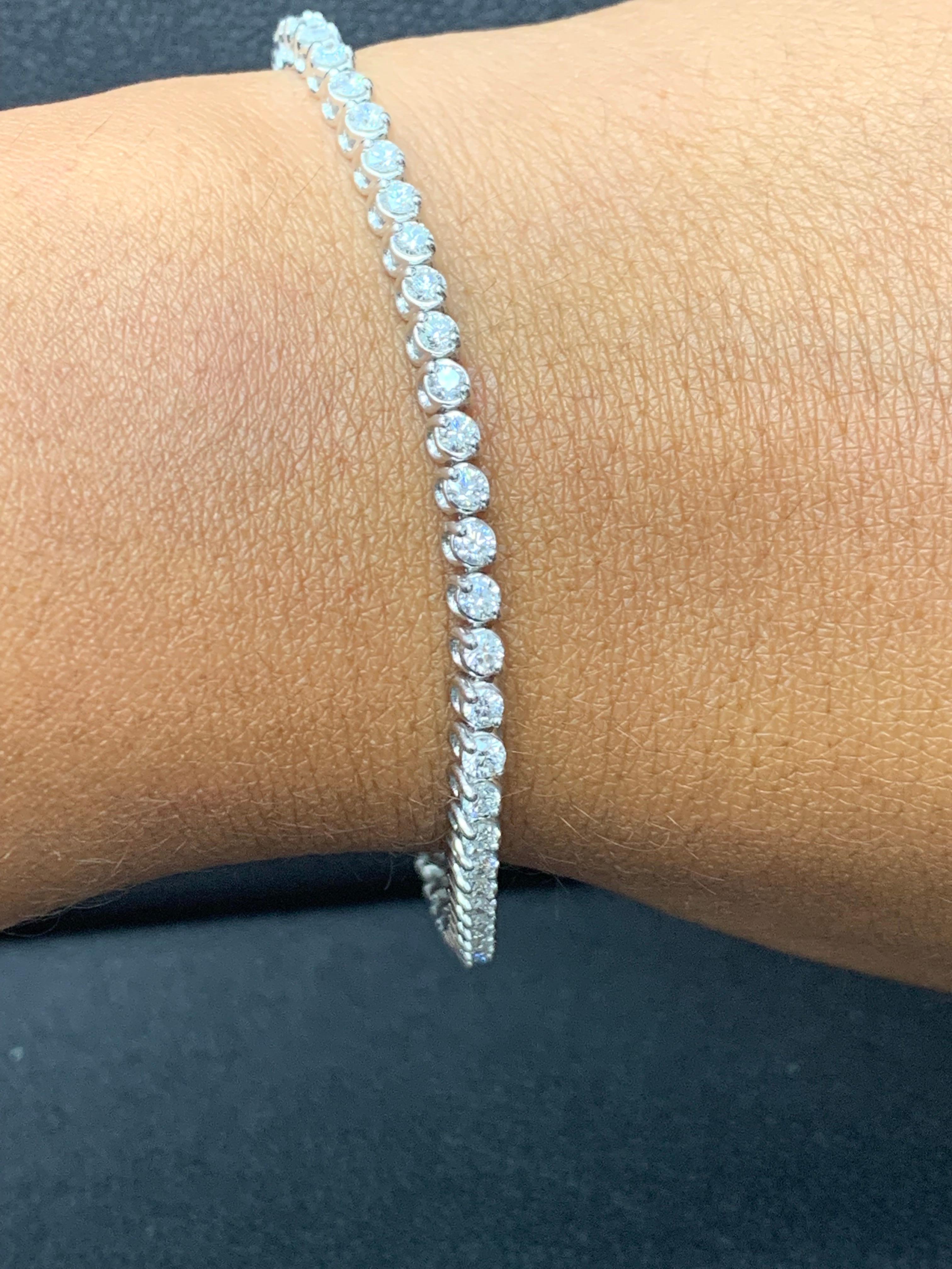 Bracelet tennis en or blanc 14 carats avec diamants taille ronde de 2,92 carats en vente 6