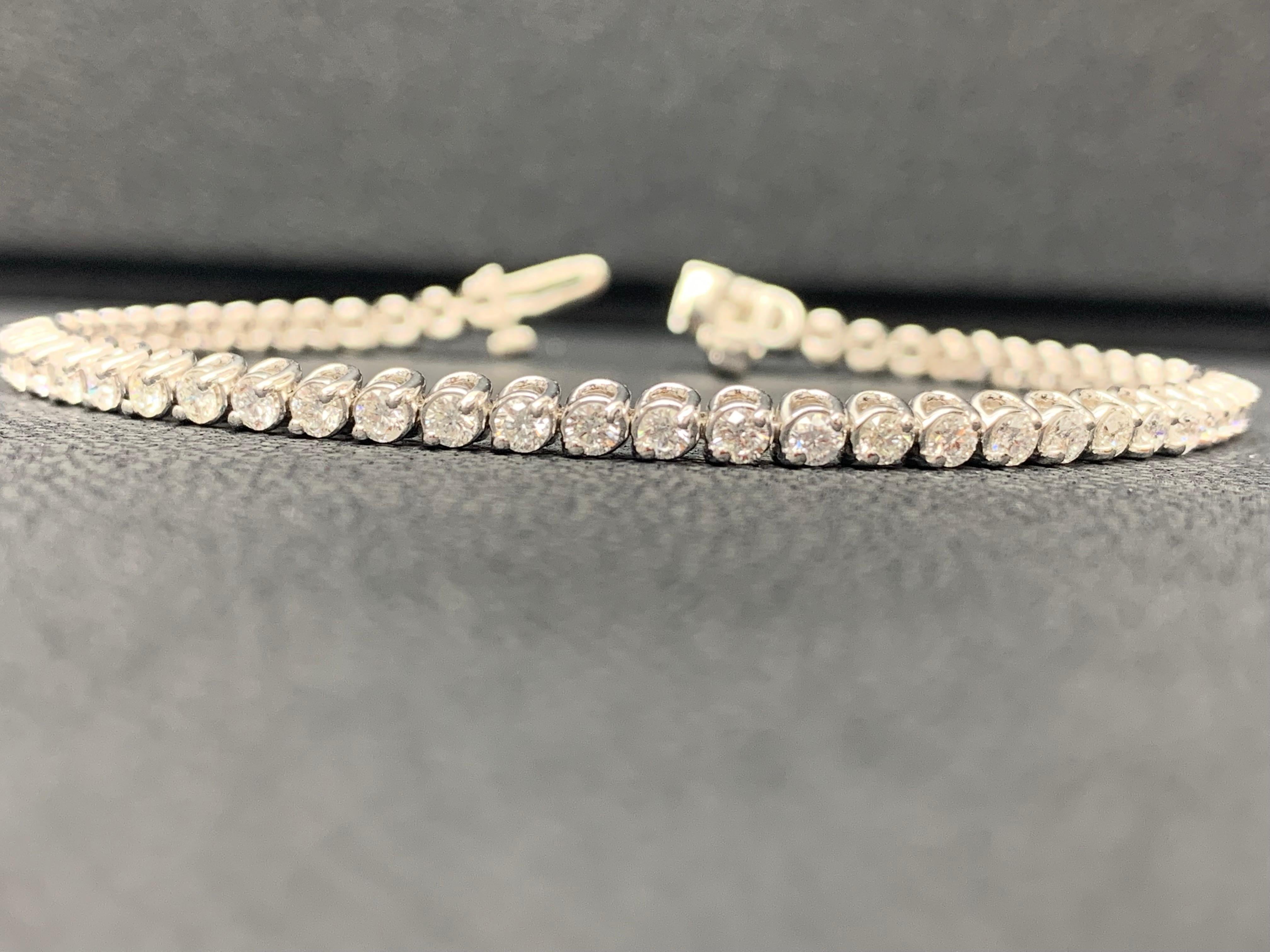 Moderne Bracelet tennis en or blanc 14 carats avec diamants taille ronde de 2,92 carats en vente